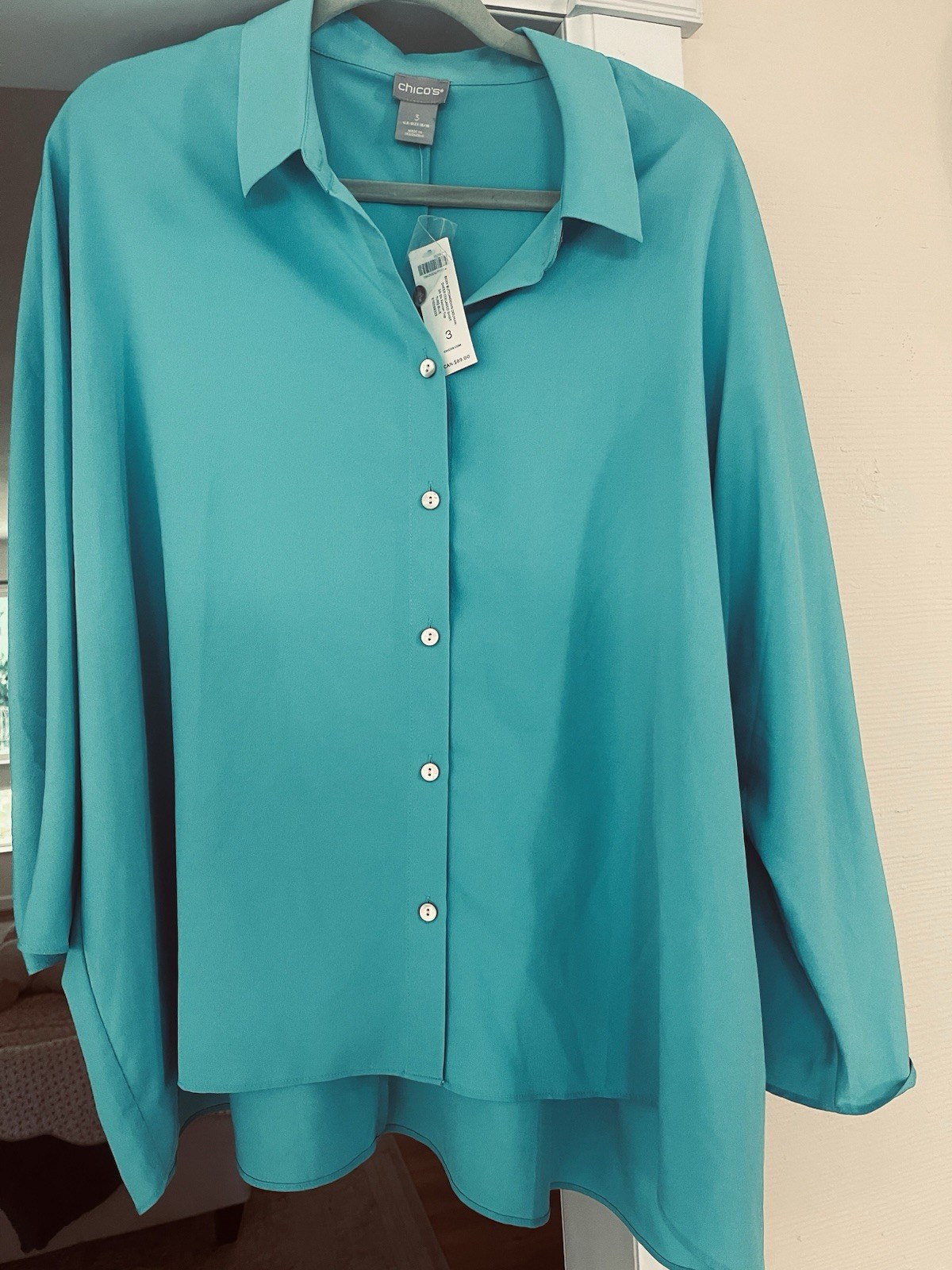 Beautiful NWT Chico’s Dolman Sleeve Blouse Size 3