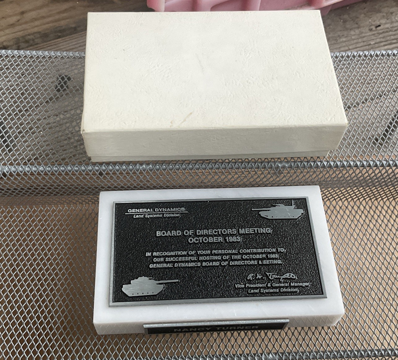 VTG 1983 GENERAL DYNAMICS LAND SYSTEMS DIVISION - M1 TANK Logo Plaque & Box Rare VTG 1983 GENERAL DYNAMICS LAND SYSTEMS DIVISION - M1 TANK Logo Plaque & Box Rare
