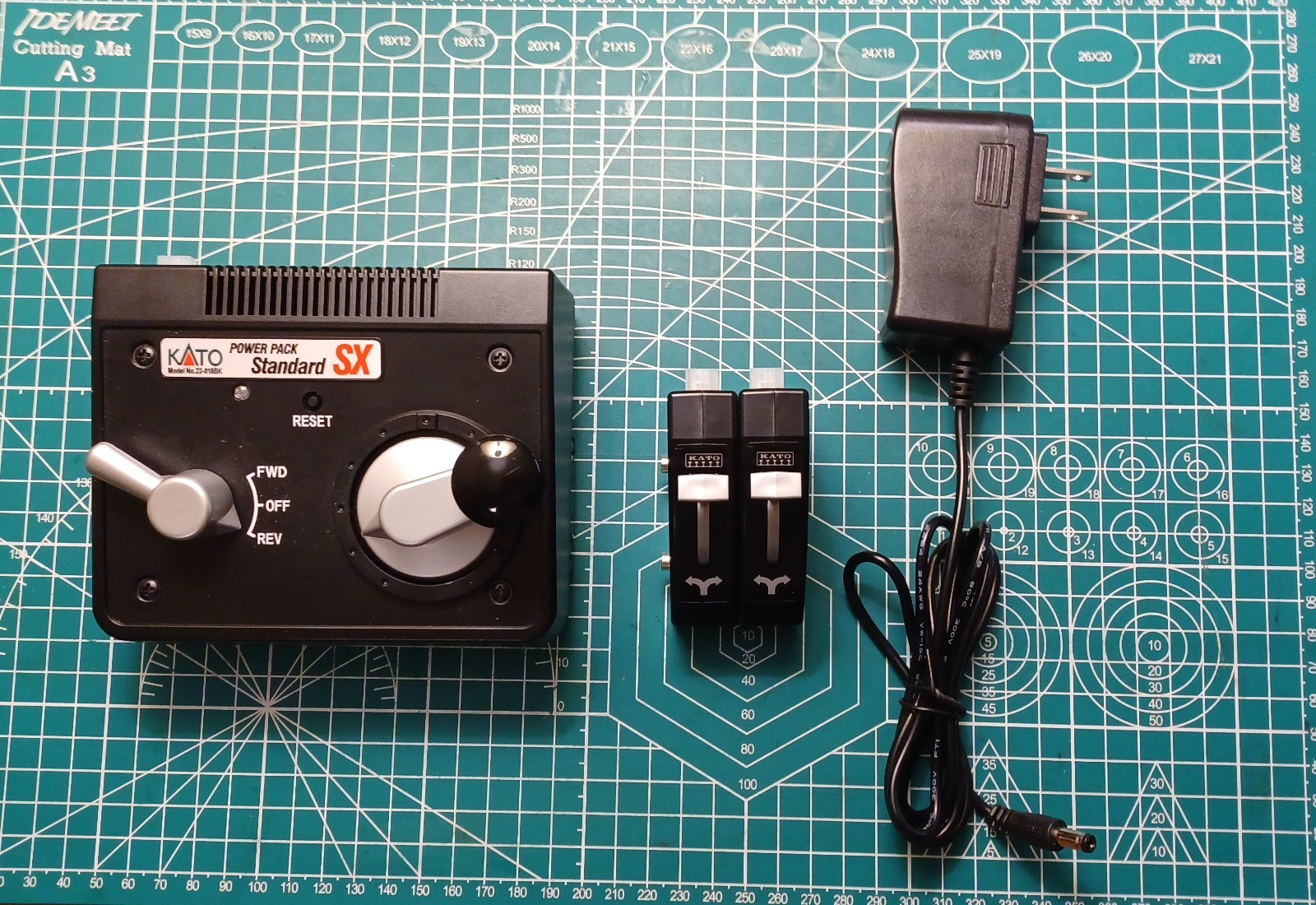Kato 22-018BK-1 SX Power Pack with  AC Adapter  &  TWO 24-840BK Turnout Switches