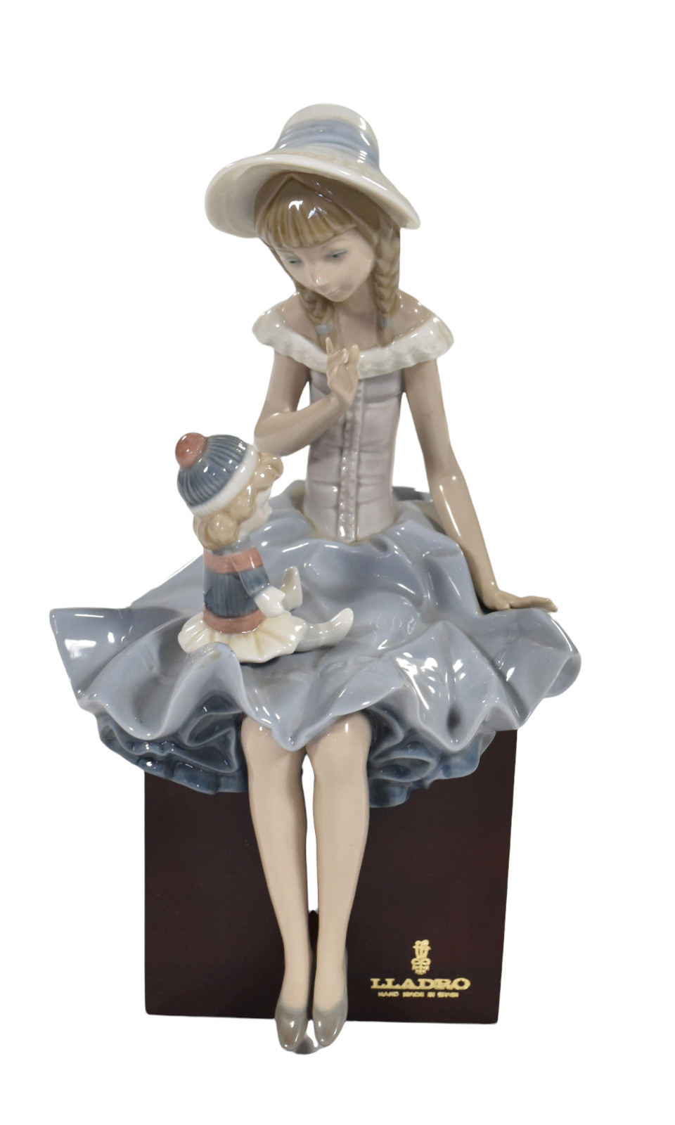 Lladro Suzy and Her Doll Glazed Porcelain Figurine on Wooden Base 1378 w/ Box