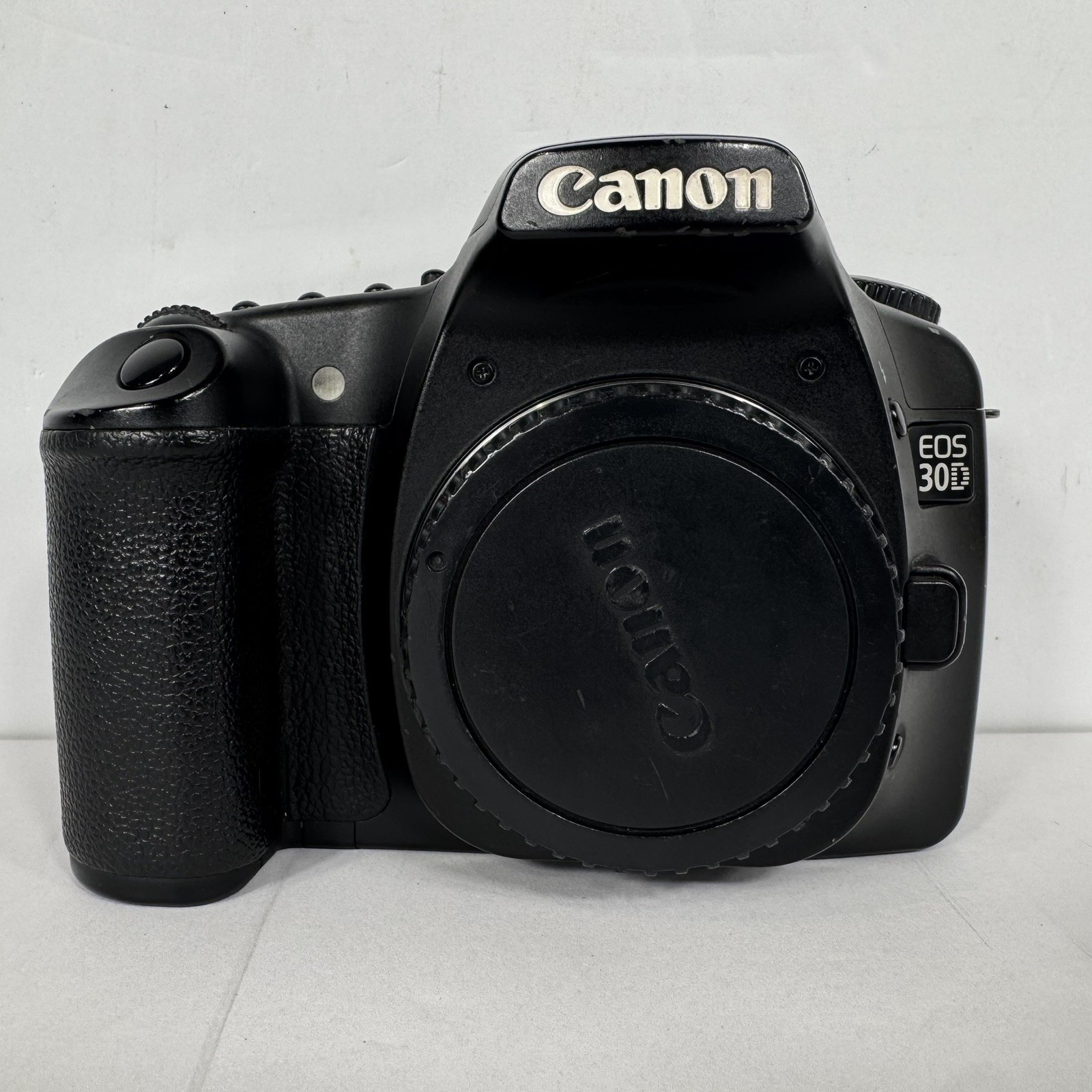 Canon EOS 30D 8.2MP DSLR Camera Body Battery CB-5L Charger Powers On 
