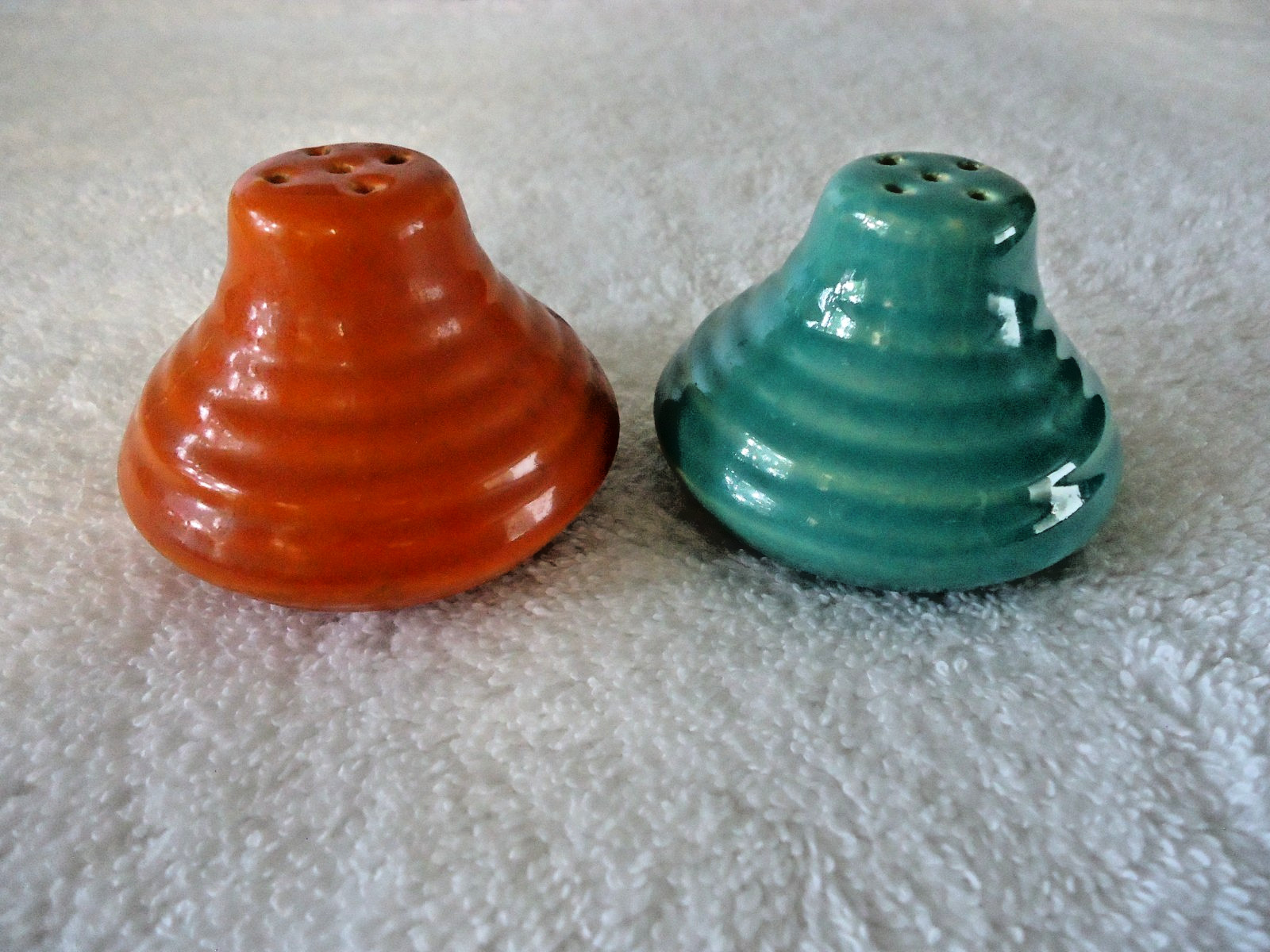 VINTAGE BAUER POTTERY RING WARE TOURQUOISE & ORANGE SALT & PEPPER SHAKERS