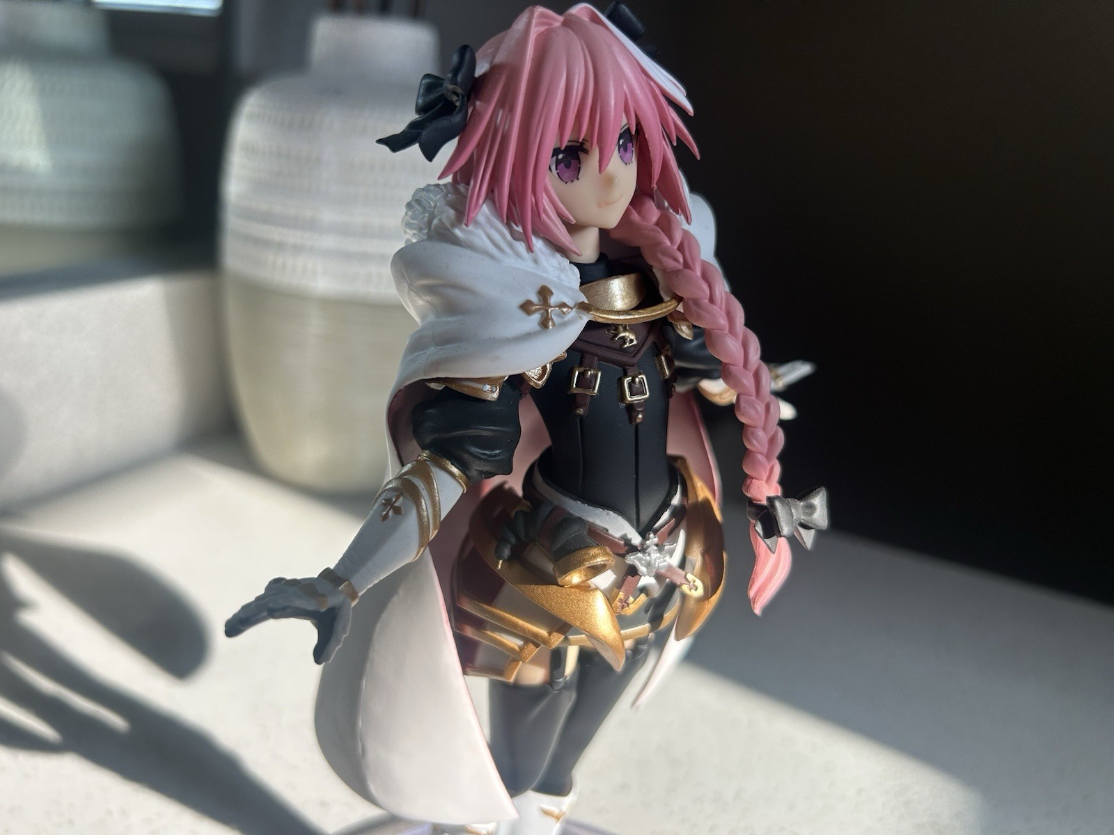 Astolfo Rider Fate/Apocrypha Anime Figure Pink Hair White Cape w/ Stand Astolfo Rider Fate/Apocrypha Anime Figure Pink Hair White Cape w/ Stand