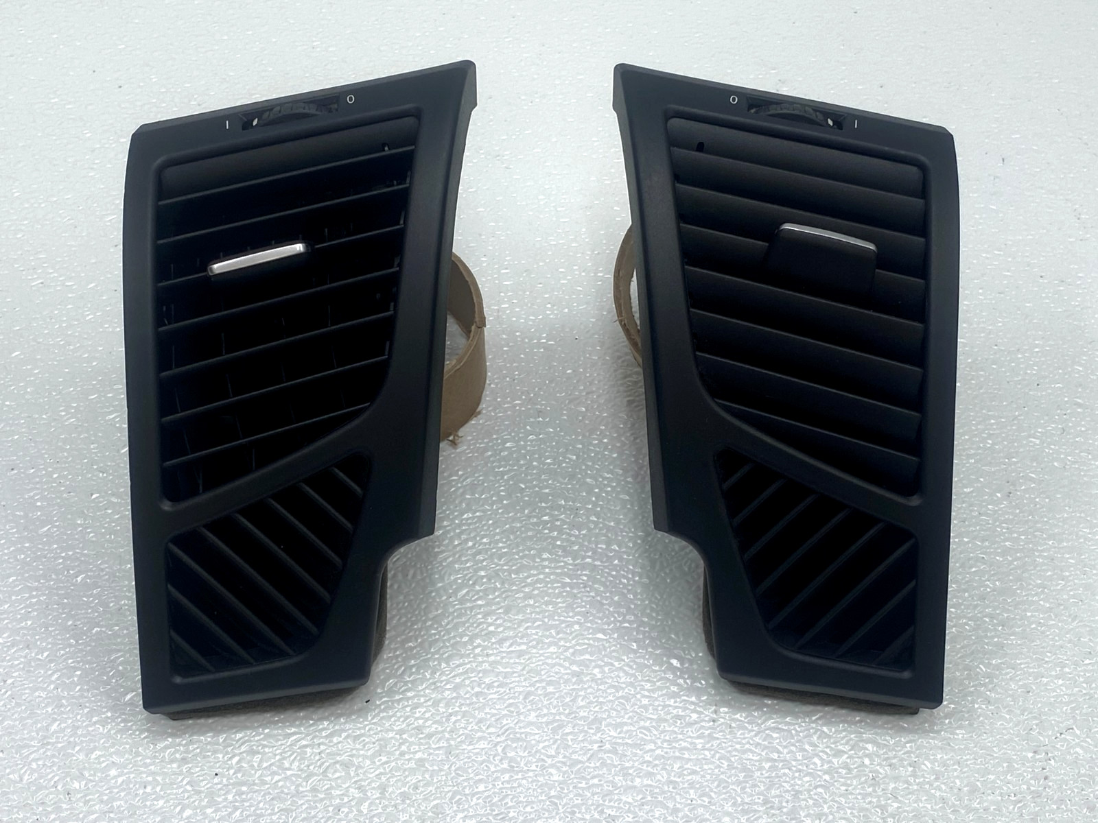 08-13 BMW 128i 135i FRONT RIGHT & LEFT DASH SIDE AC AIR VENT GRILLE OEM LOT815