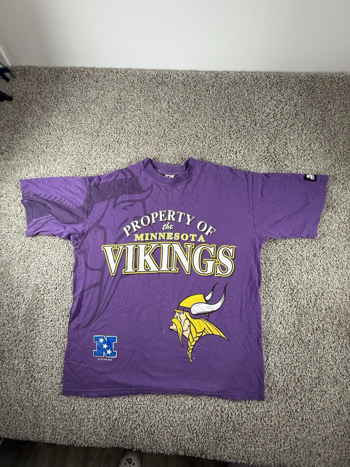 Vintage Starter 1994 Minnesota Vikings NFL T-Shirt Streetwear Purple Large USA Vintage Starter 1994 Minnesota Vikings NFL T-Shirt Streetwear Purple Large USA