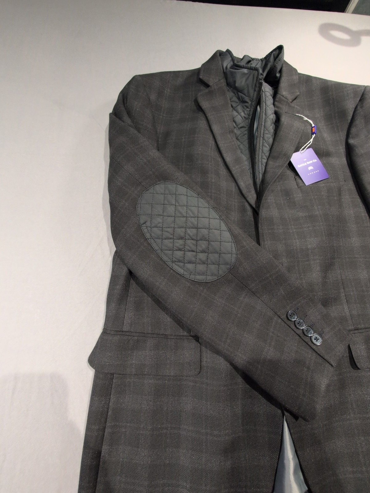 The Savile Row Co. Aberdeen Jacket Sz 44R Charcoal Plaid Slim Classy and Sporty The Savile Row Co. Aberdeen Jacket Sz 44R Charcoal Plaid Slim Classy and Sporty