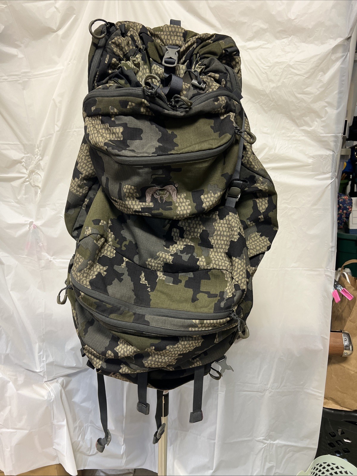 Kuiu Pro 7800 Hunting Pack With Carbon Fiber Frame
