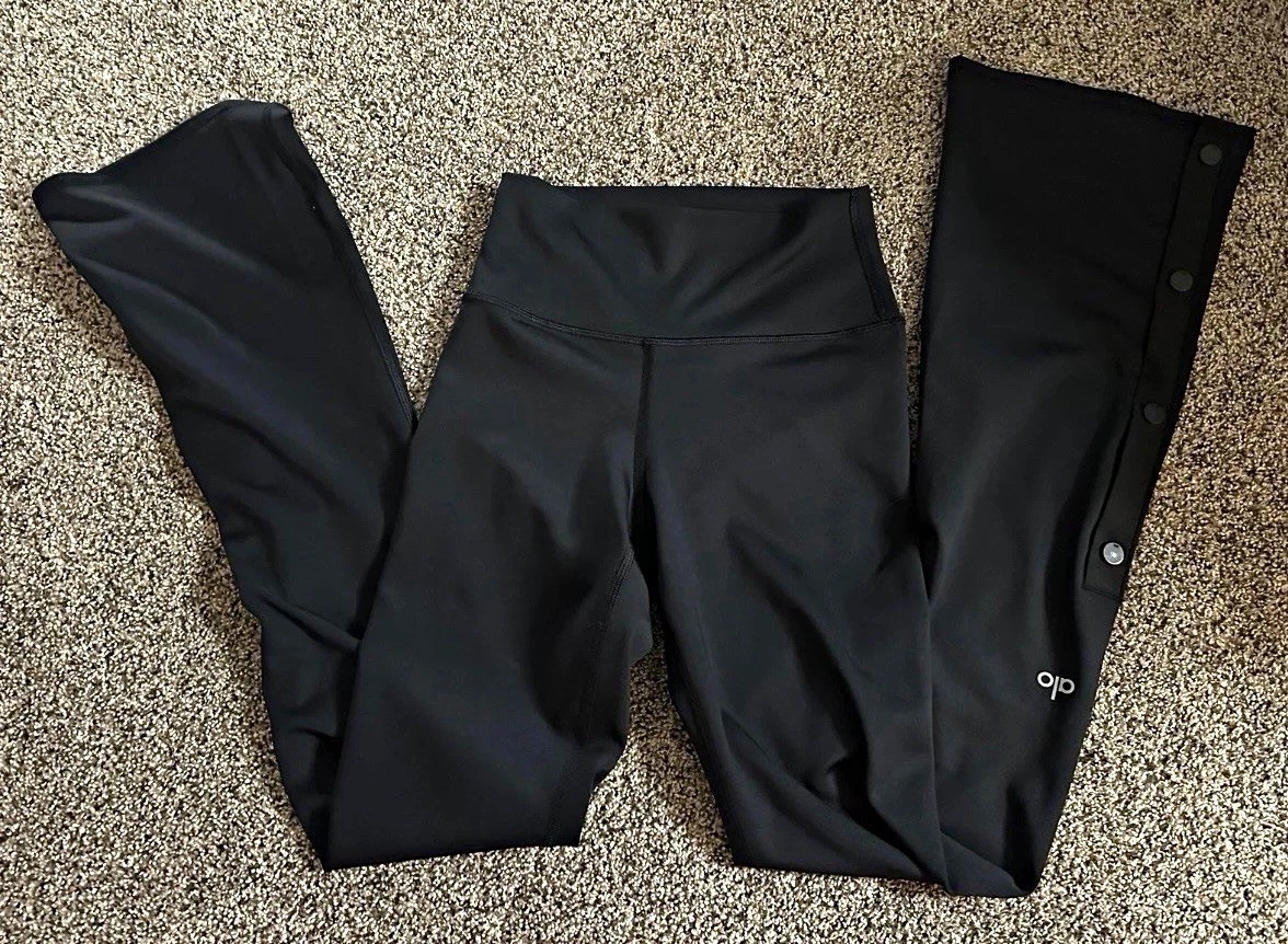 Alo Women’s Black Flared Leggings Solid Logo Accent Size S Regular