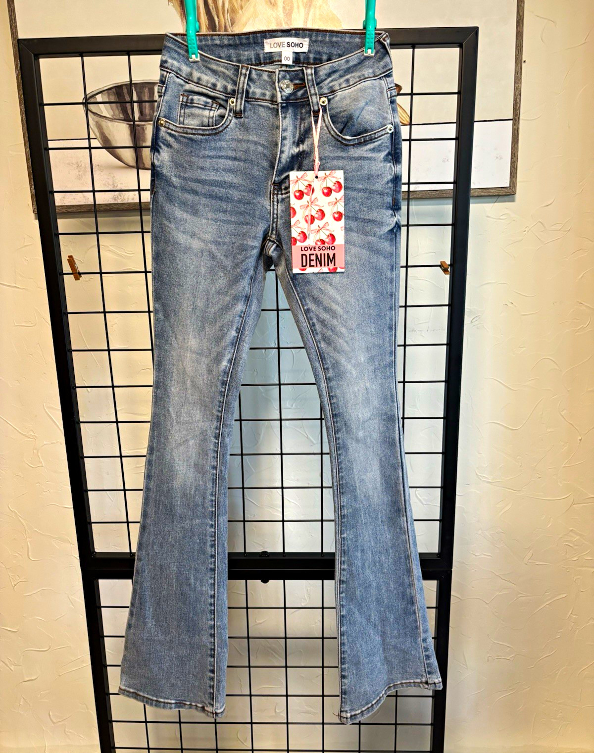 NWT Love Soho Women’s Flare Jeans Size 00 Light Wash Stretch Denim Y2K Boho NWT Love Soho Women’s Flare Jeans Size 00 Light Wash Stretch Denim Y2K Boho