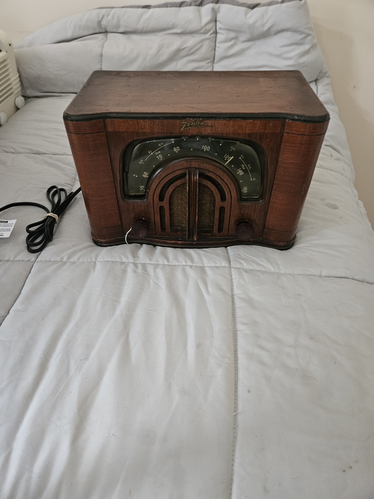 Vintage Rare 6D629 Zenith Consol-Tone Boomerang Electric Tube Radio Wood Cabinet