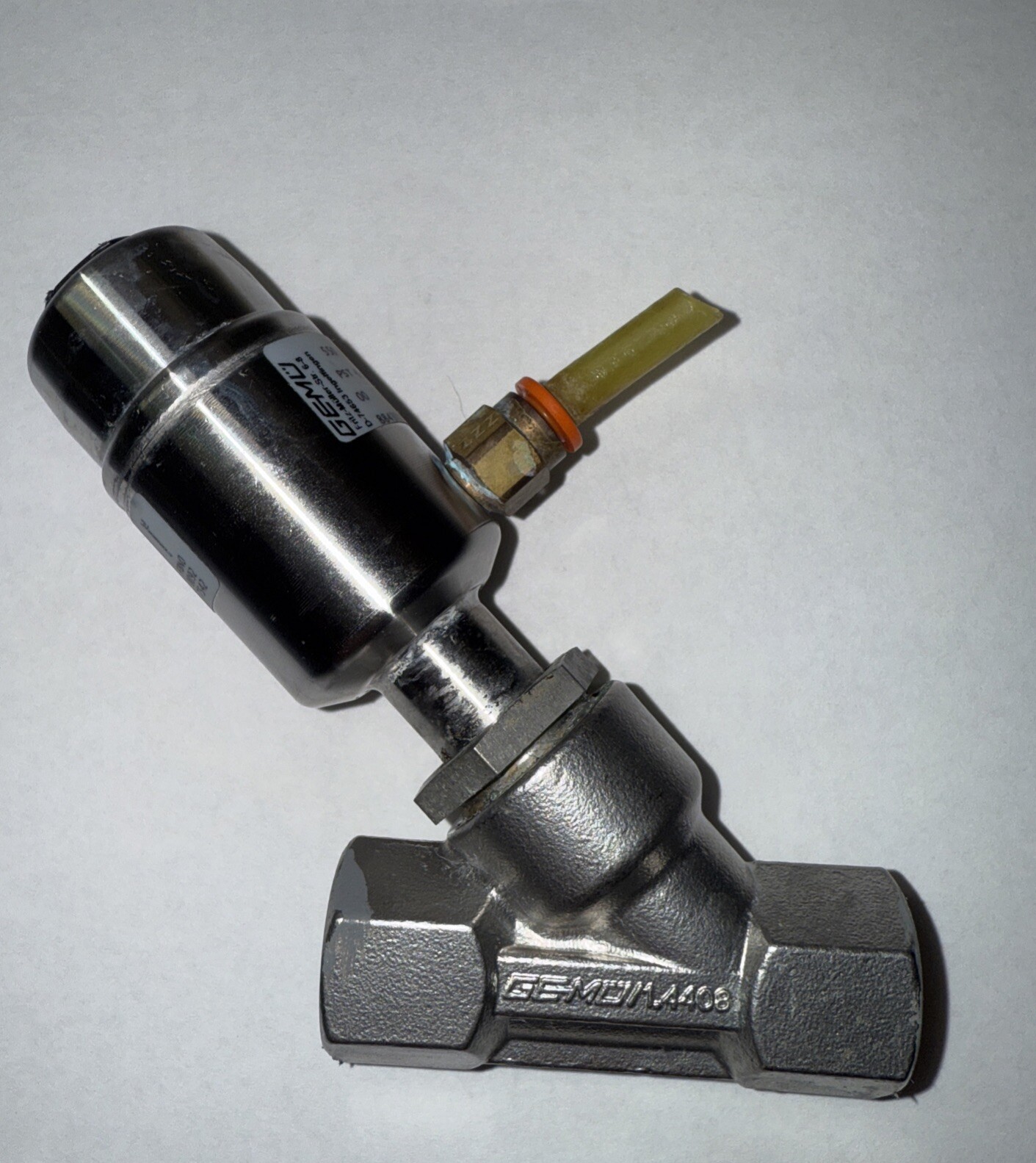 Gemu 550 15D3D37 510G1 Pneumatic Angle Seat Globe Valve, 2-Way Used Working