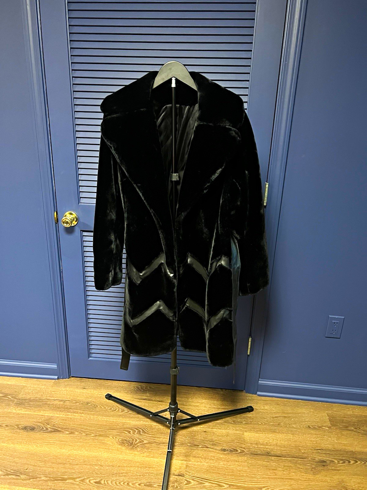 Borgazia Vintage Women’s Black Faux Fur Overcoat Belted Long Sleeve S/M Borgazia Vintage Women’s Black Faux Fur Overcoat Belted Long Sleeve S/M