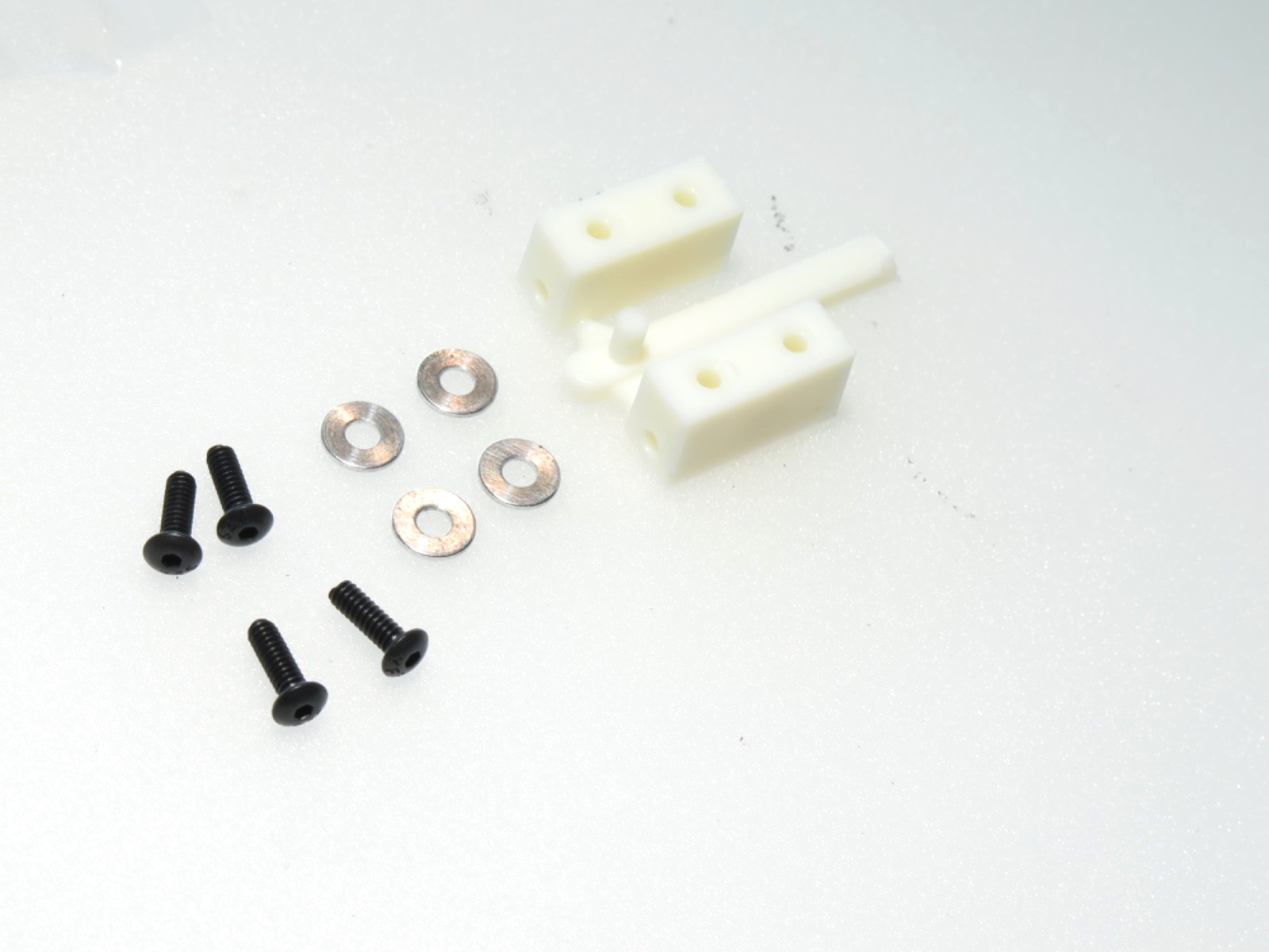 ASC6043 TEAM ASSOCIATED VINTAGE RC10 (89) MASAMI HIROSAKA ED. SERVO MOUNT BLOCKS