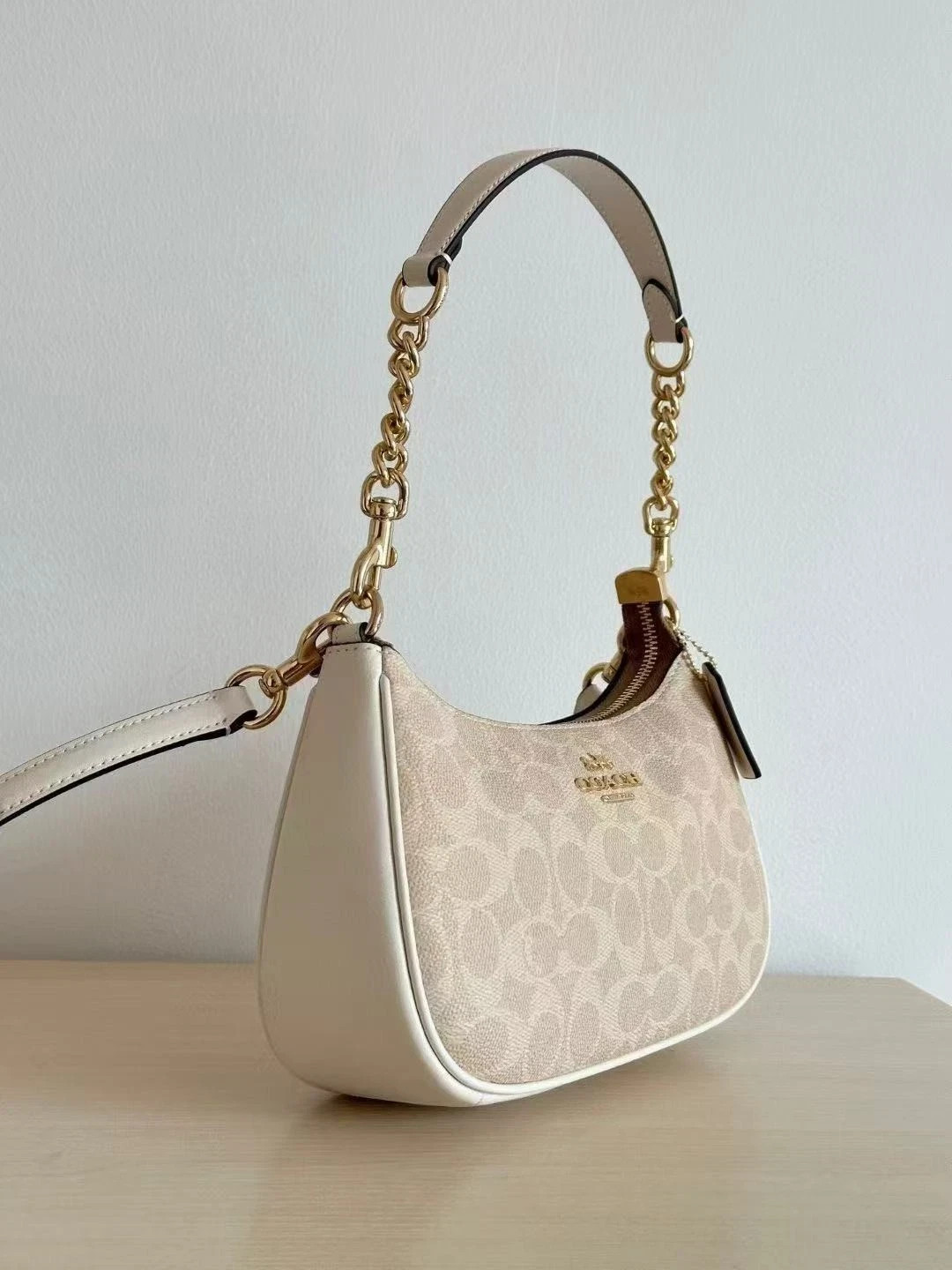 Coach NWT Teri Shoulder Bag In Signature Canvas CV933 Gold/Sand/Chalk