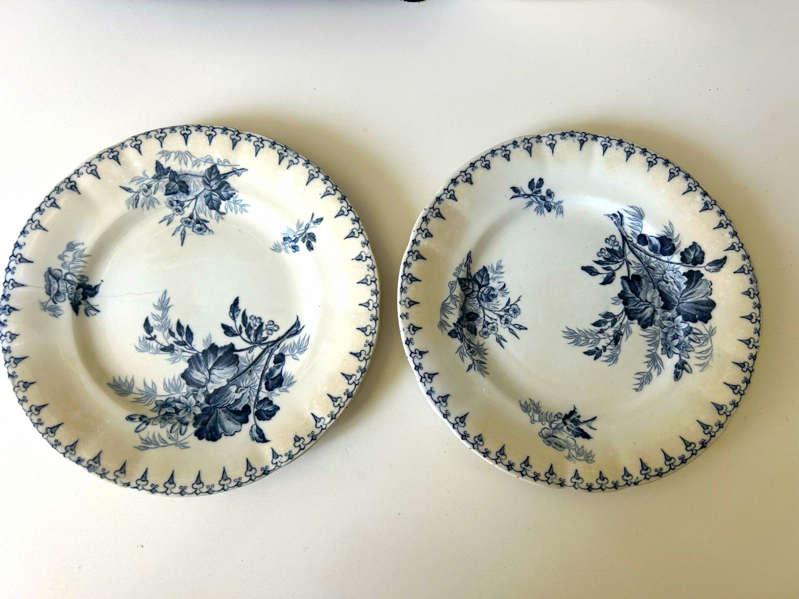 Flore U&C Sarreguemines Blue & White Floral Round Ceramic 5 French Plates Flore U&C Sarreguemines Blue & White Floral Round Ceramic 5 French Plates