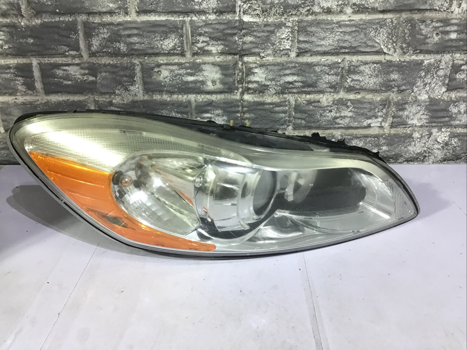 2011-2013 Volvo C30 Right, Passenger Side, Xenon Headlight OEM, COMPLETE 2011-2013 Volvo C30 Right, Passenger Side, Xenon Headlight OEM, COMPLETE