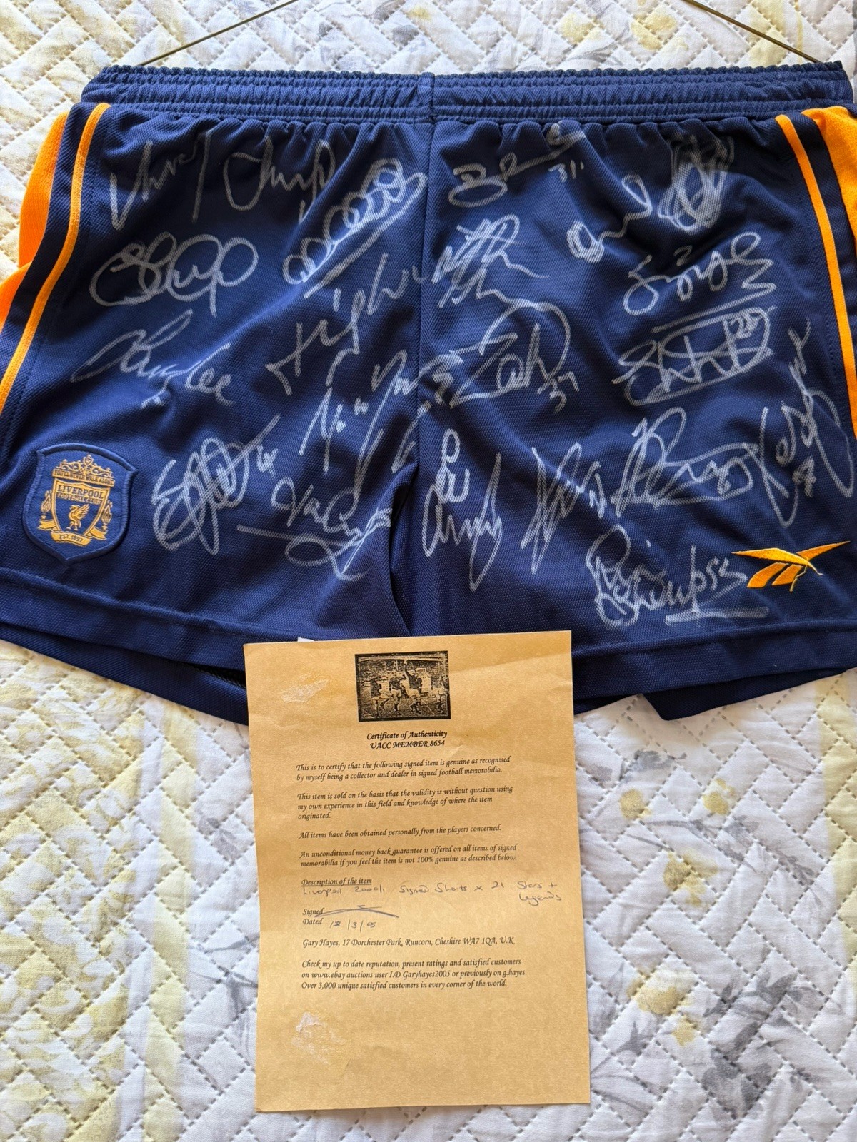 Liverpool FC, Steven Gerrard Auto, Team multi-auto shorts w/COA Guaranteed disc.