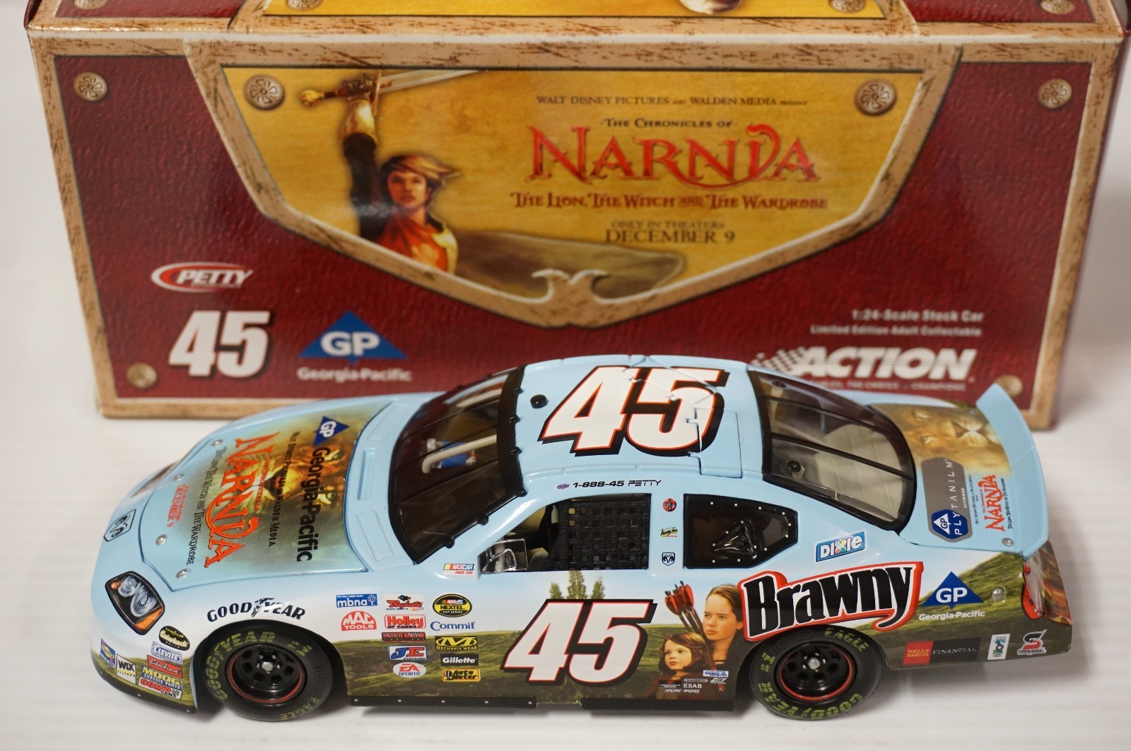 1/24 Kyle Petty #45 The Chronicles of NARNIA 2005 Charger NASCAR Diecast Car
