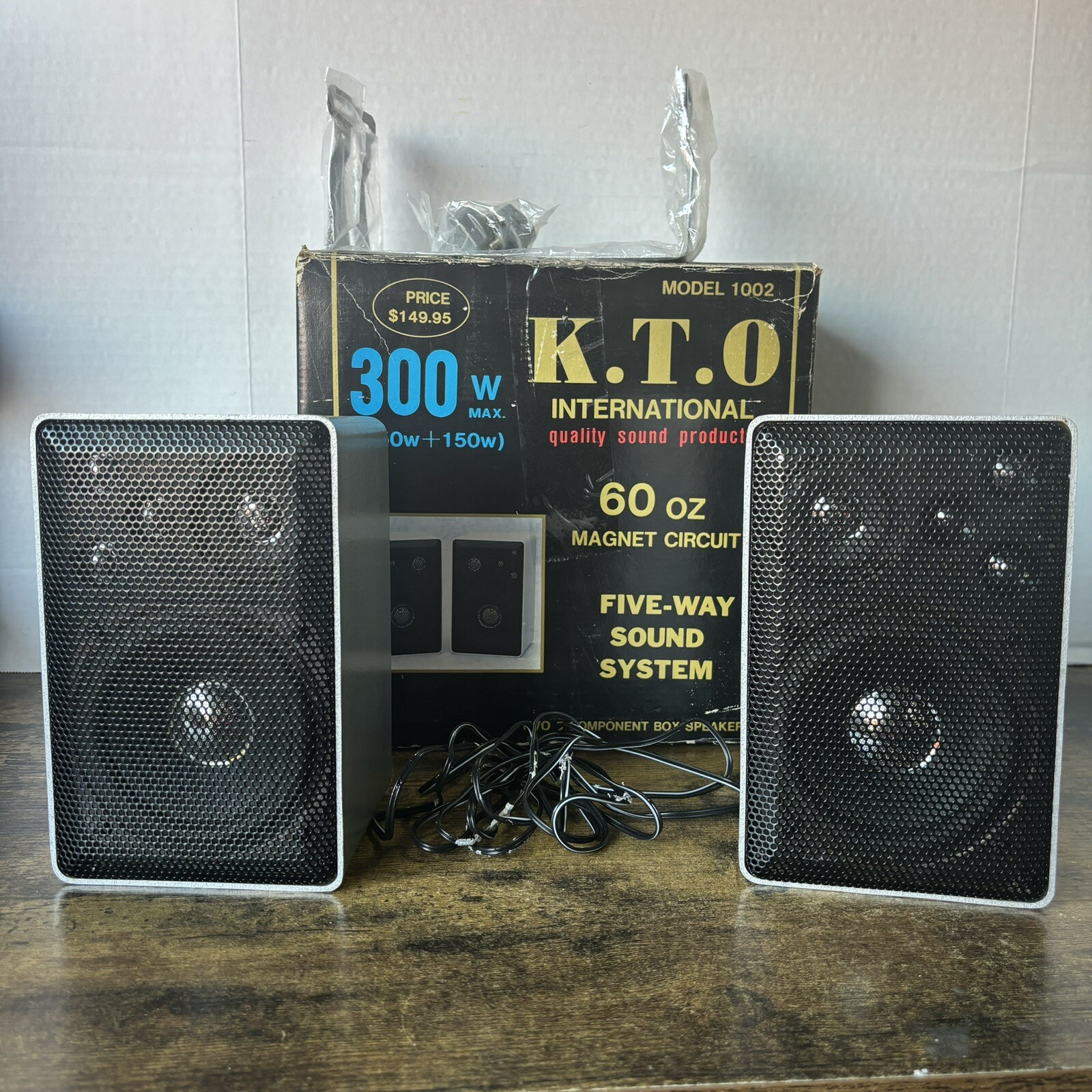 Vintage K.T.O. International 5 Way Sealed Aluminum Die Cast Speakers Model 1002 Vintage K.T.O. International 5 Way Sealed Aluminum Die Cast Speakers Model 1002