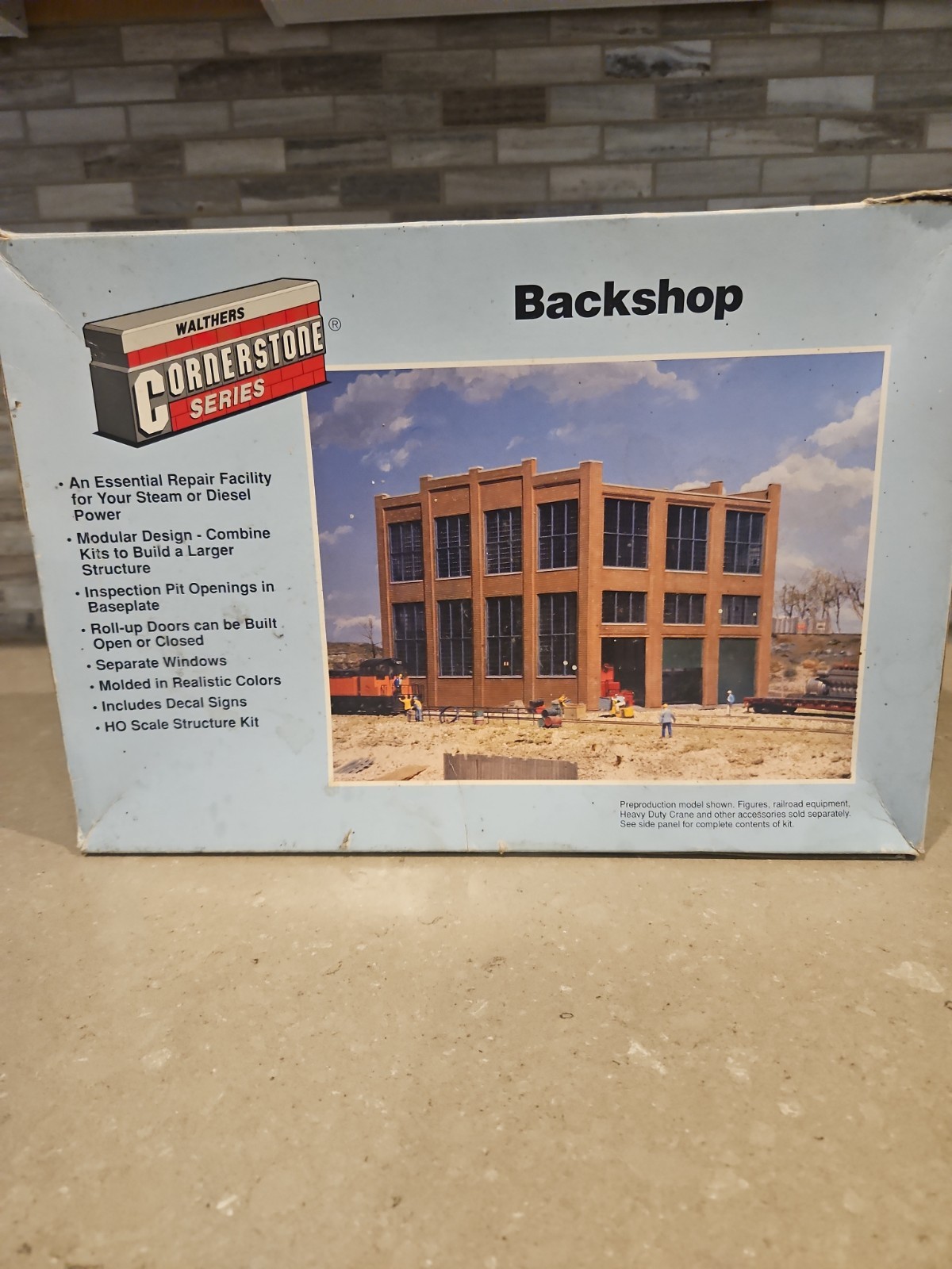 Walthers Cornerstone HO Scale Backshop Kit  #933-3039 New In Open Box 