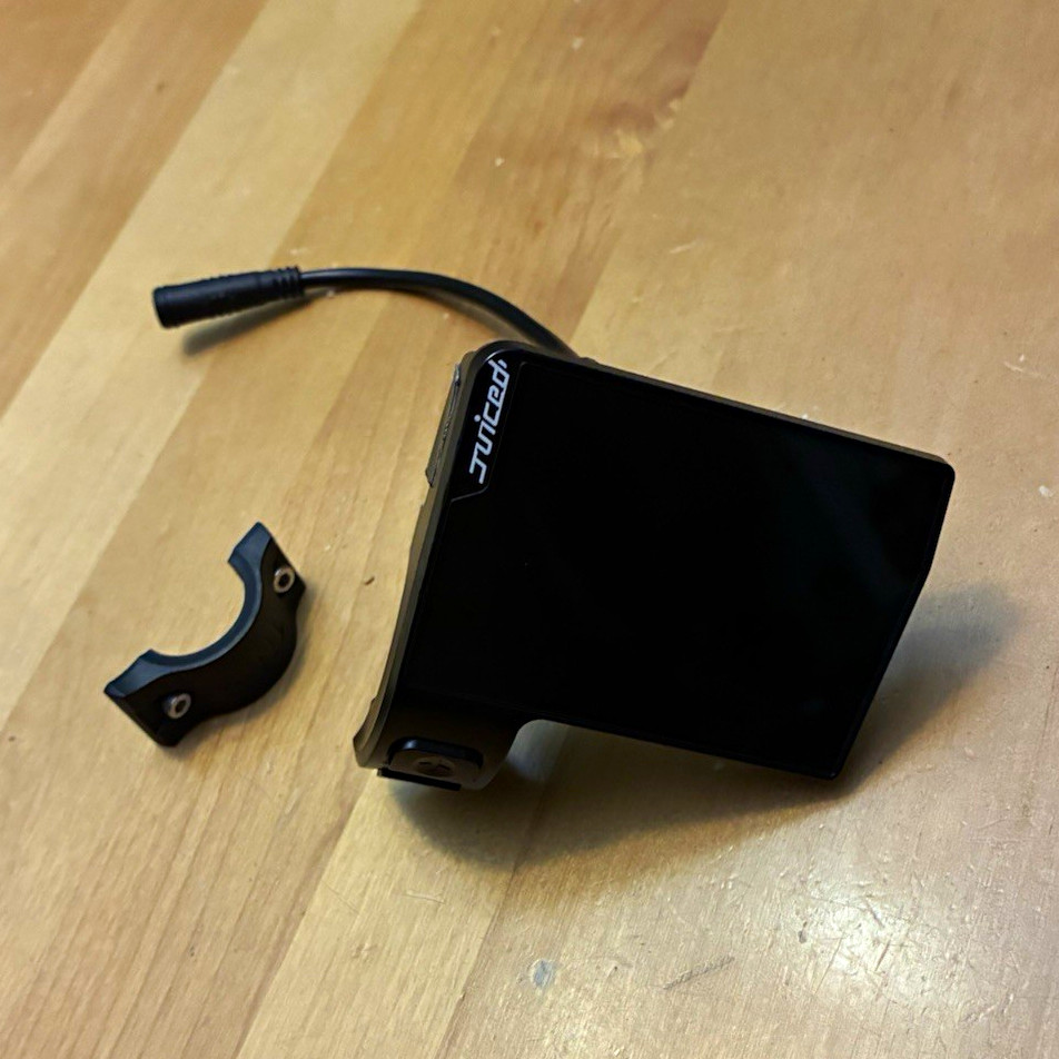 (Slightly Used) Juiced Bikes - Upgraded Auto Color Display