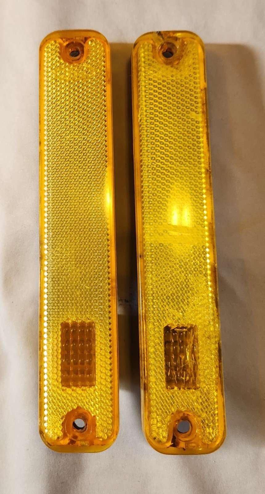 73-79 Ford Truck Pickup Side marker Lights Yellow 2 Pc OEM F100 73-79 Ford Truck Pickup Side marker Lights Yellow 2 Pc OEM F100