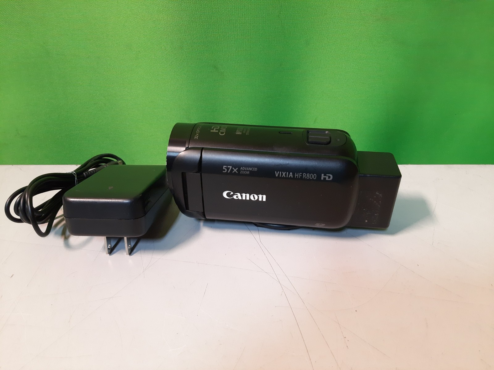 Canon VIXIA HF R800 Full HD 1080p Digital Video Camcorder w/ Battery & Charger