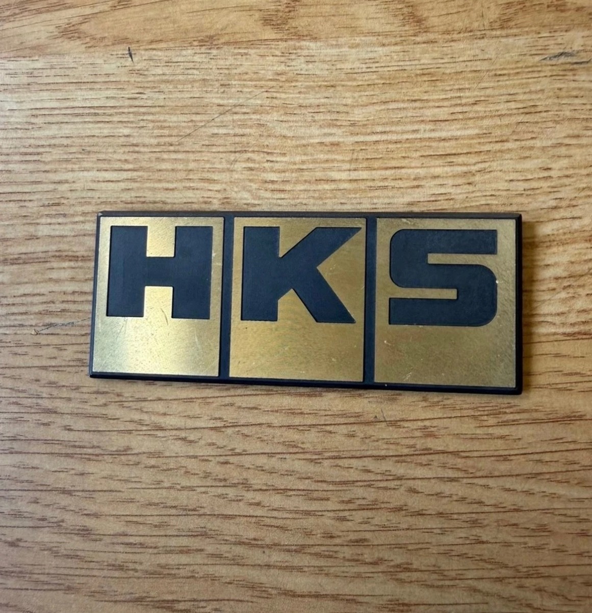HKS GOLD PLATED TRUNK EMBLEM BADGE RARE FOR SKYLINE RX7 NISMO TRD SUPRA ARC R34 HKS GOLD PLATED TRUNK EMBLEM BADGE RARE FOR SKYLINE RX7 NISMO TRD SUPRA ARC R34