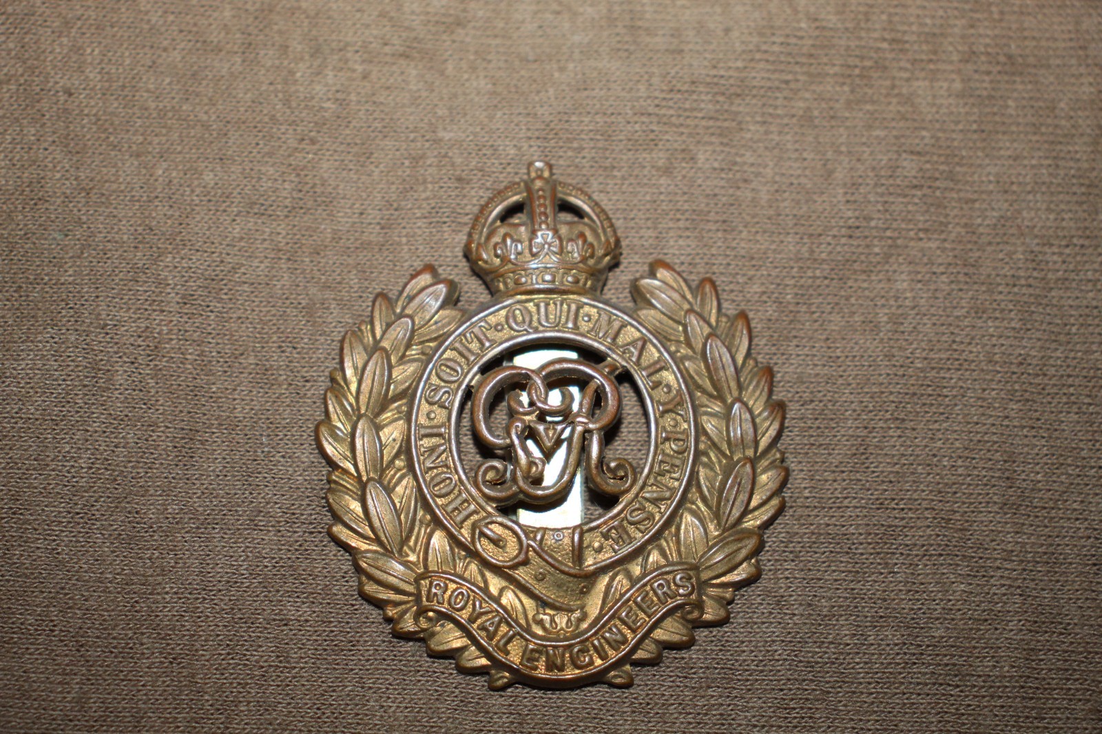 Original WW2 British Army Royal Engineers Metal Cap Badge w/Rear Prong Original WW2 British Army Royal Engineers Metal Cap Badge w/Rear Prong