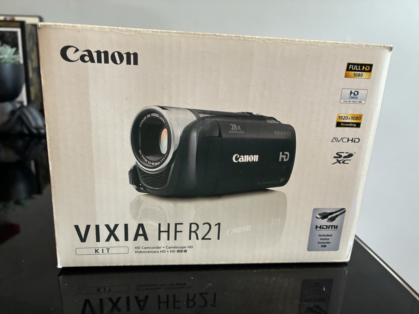 Canon VIXIA HF R21 Handheld HD Camcorder 28x Zoom Touch Panel HDMI Black