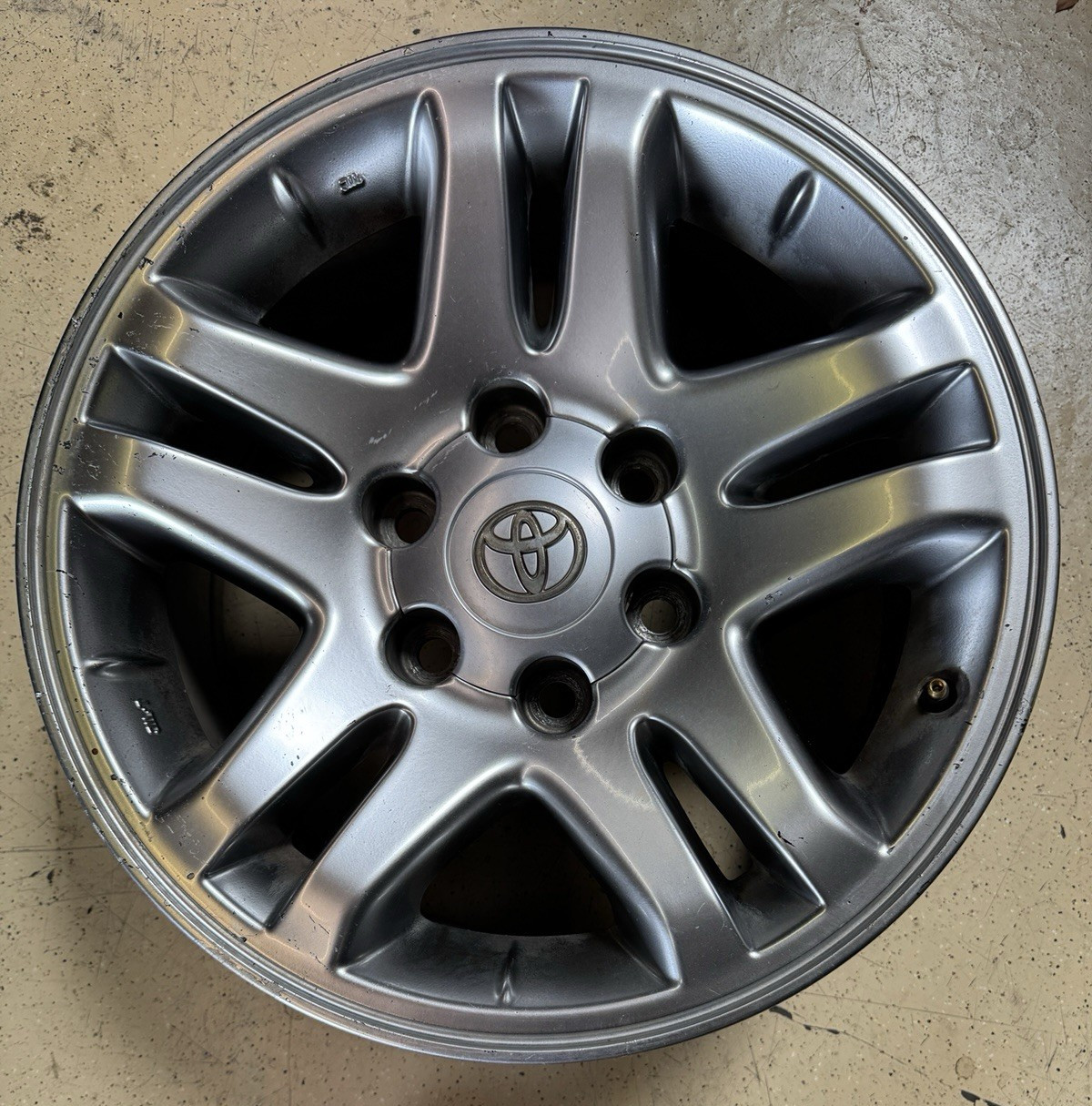Toyota Tundra  2003-2006 17 x 7.5 OEM Rim Wheel 69440A 42611AF030 W6911