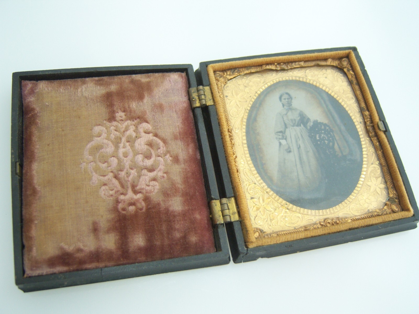 1850'S DAGUERREOTYPE PHOTO GUTTA PERCHA BOOK TYPE CASE Woman Carved Wood Chair