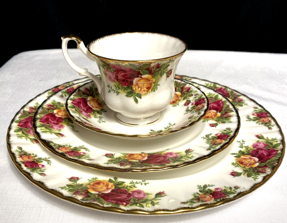 Royal Albert Old Country Roses 1 Four Piece Place Setting
