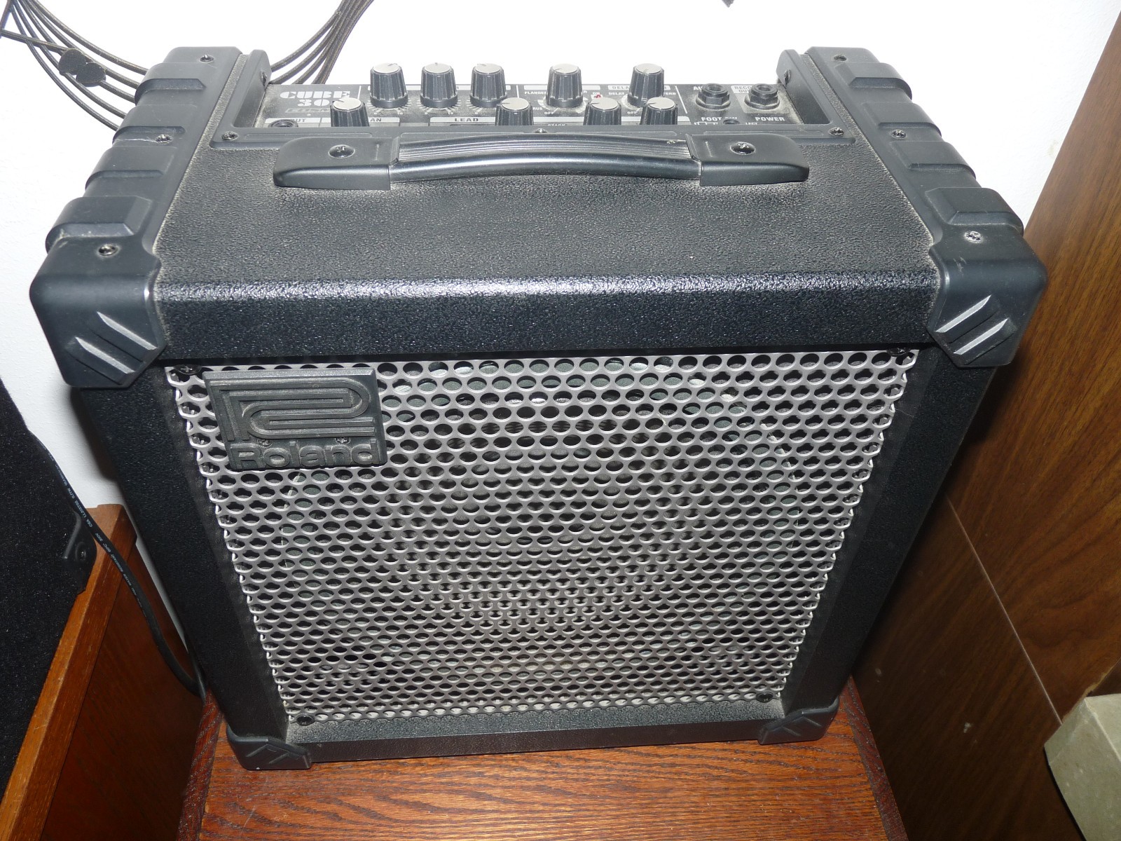 Roland Cube 30 COSM effects Guitar Amp Amplifier 10 inch speaker