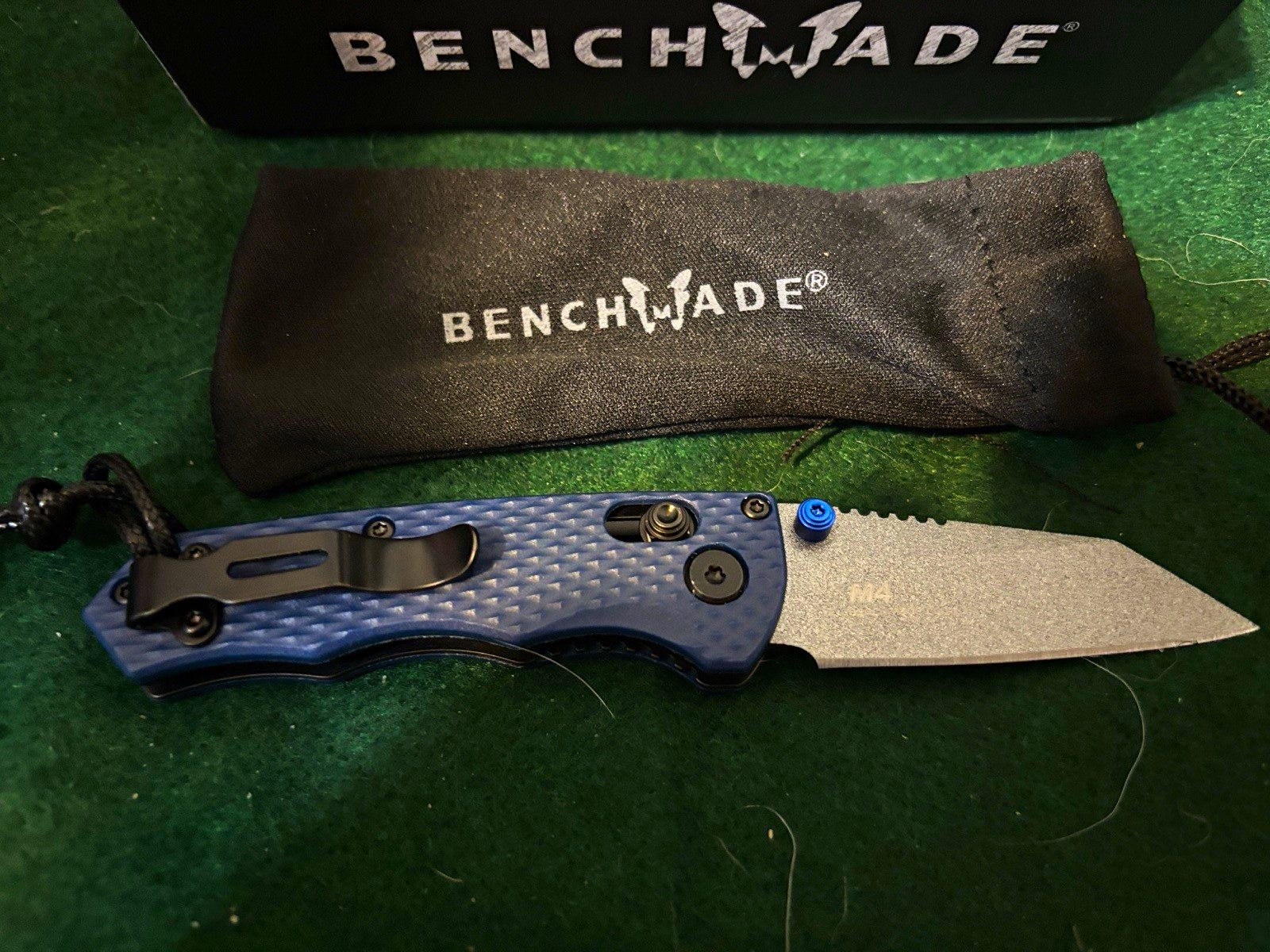 Benchmade Blue Tanto Blade AXIS Lock Blue Handle Clip Benchmade Blue Tanto Blade AXIS Lock Blue Handle Clip