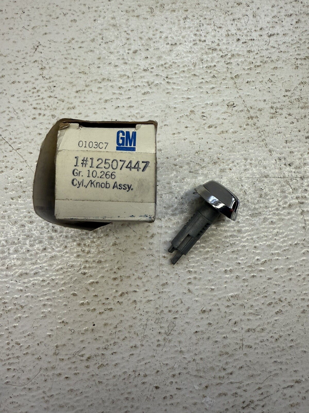 NOS OEM GM 12507447 Cylinder, Instrument Panel Compartment 1966-96 GM Vehicles NOS OEM GM 12507447 Cylinder, Instrument Panel Compartment 1966-96 GM Vehicles