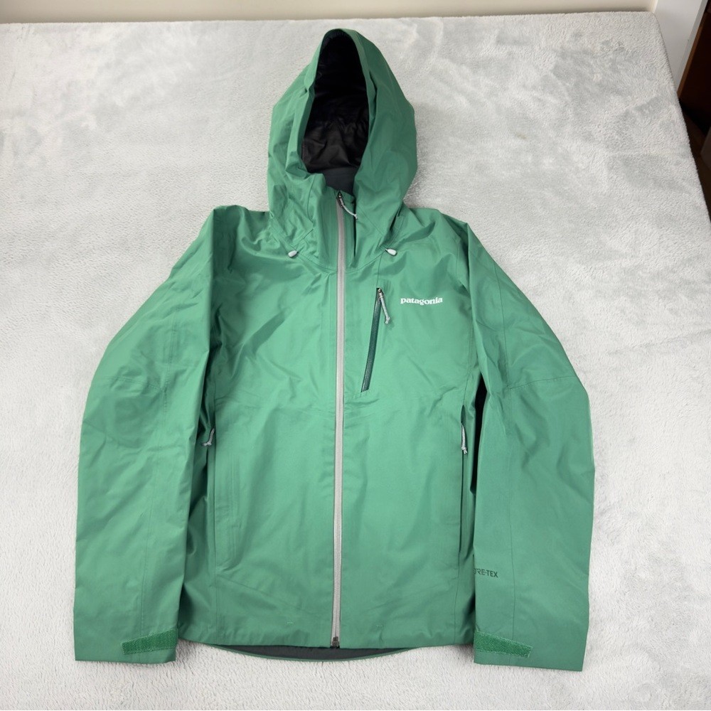 Patagonia NWT Women\'s Sz Small Calcite Gore-tex Green Jacket 84996 Style Number
