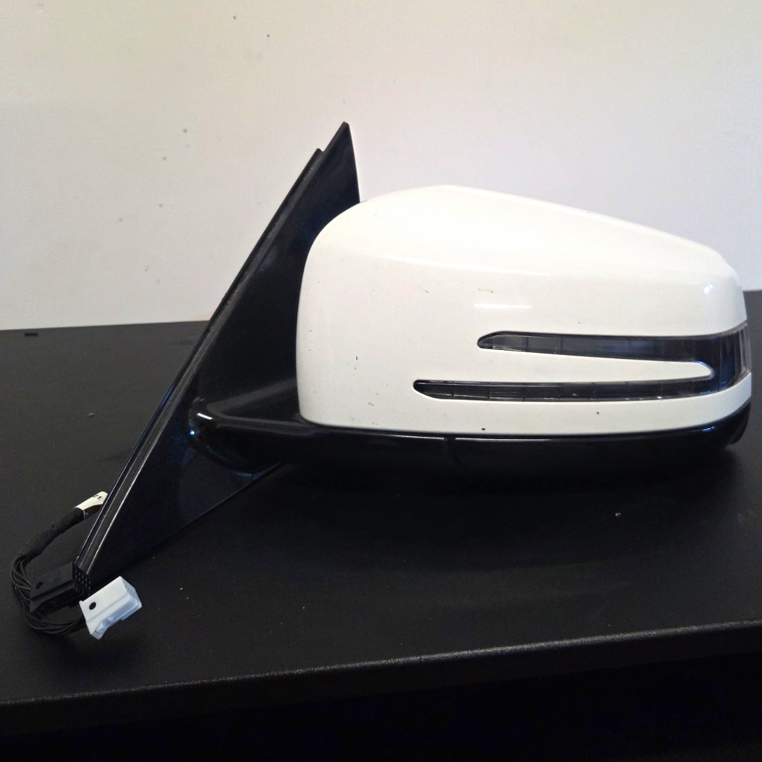 2010-2014 Mercedes E350 E550 LH Driver's Side Mirror White 2010-2014 Mercedes E350 E550 LH Driver's Side Mirror White
