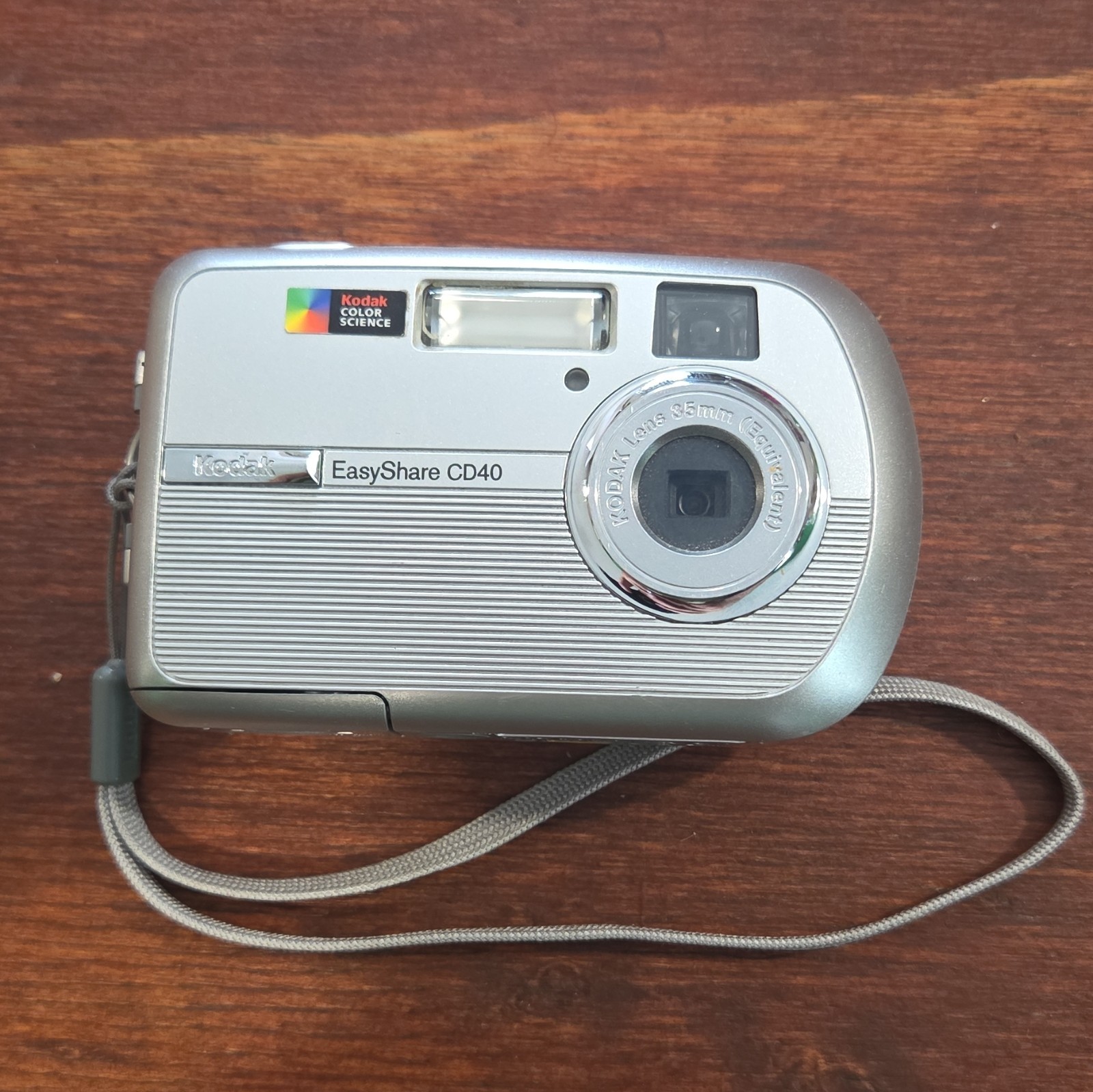 Kodak EasyShare CD40 4.0MP Digital Camera Silver — TESTED AND WORKING ✅✅ Kodak EasyShare CD40 4.0MP Digital Camera Silver — TESTED AND WORKING ✅✅