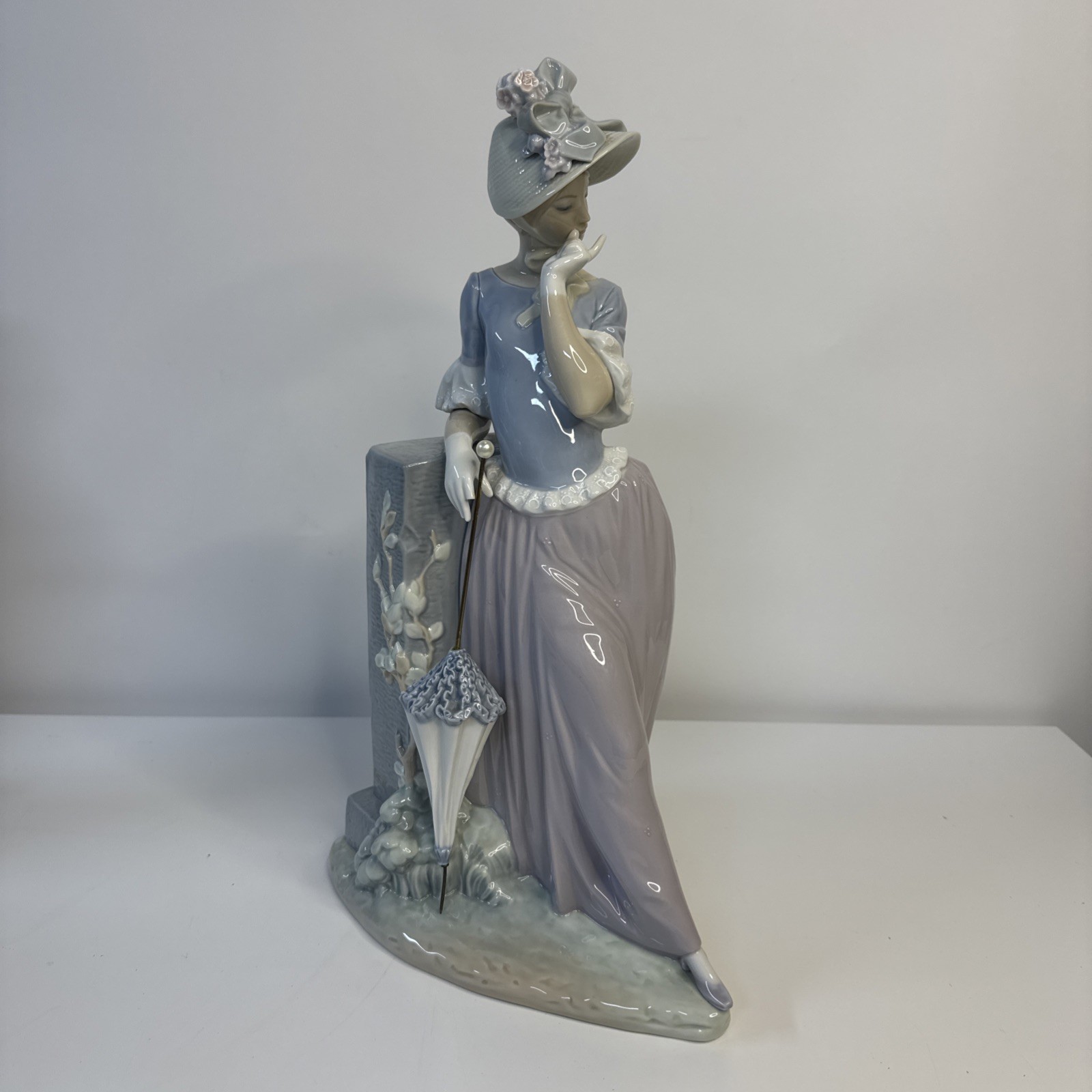 VTG Lladro Leaning Lady Parasol Aesthetic Pose 4850 Summer Garden Retired 15”