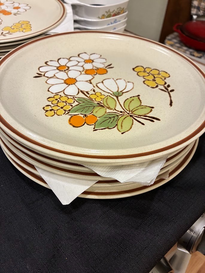 Vintage 1970s Floral Expressions Hearthside Stoneware Summertime Japan 10 1/2\ Vintage 1970s Floral Expressions Hearthside Stoneware Summertime Japan 10 1/2\