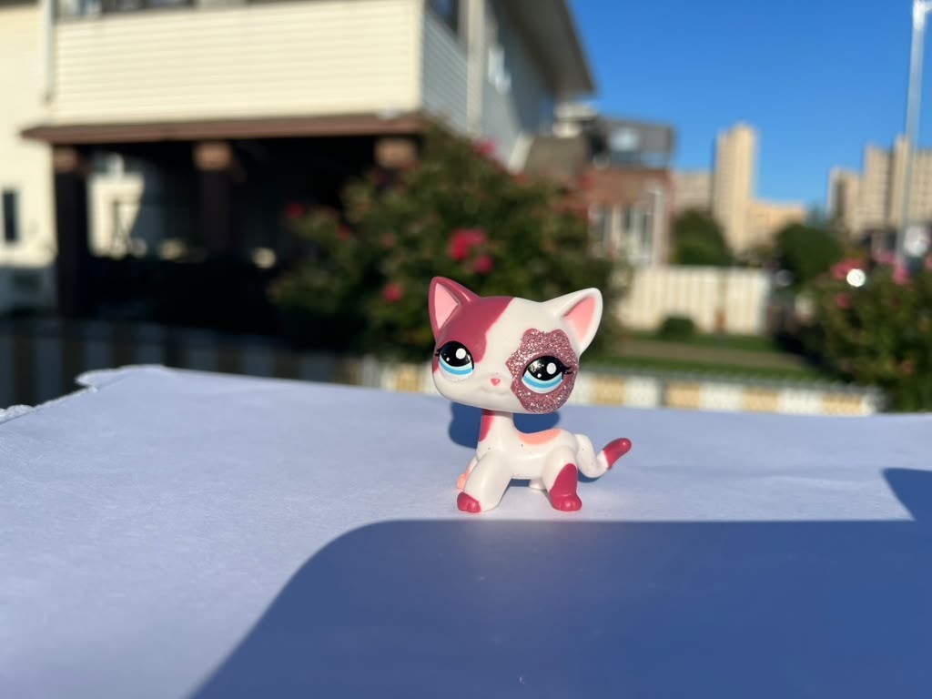 Littlest Pet Shop LPS Shorthair Cat White Pink Magenta Glitter Eyes Kitty Littlest Pet Shop LPS Shorthair Cat White Pink Magenta Glitter Eyes Kitty