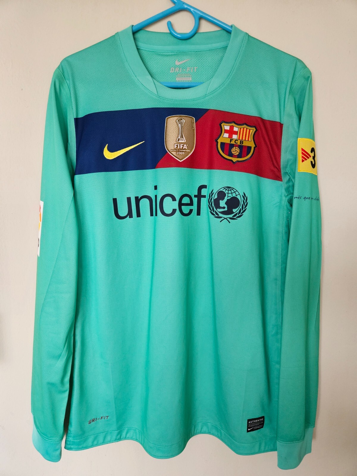 FC Barcelona - Dani Alves - match worn shirt - La Liga rare 2010-11 away model