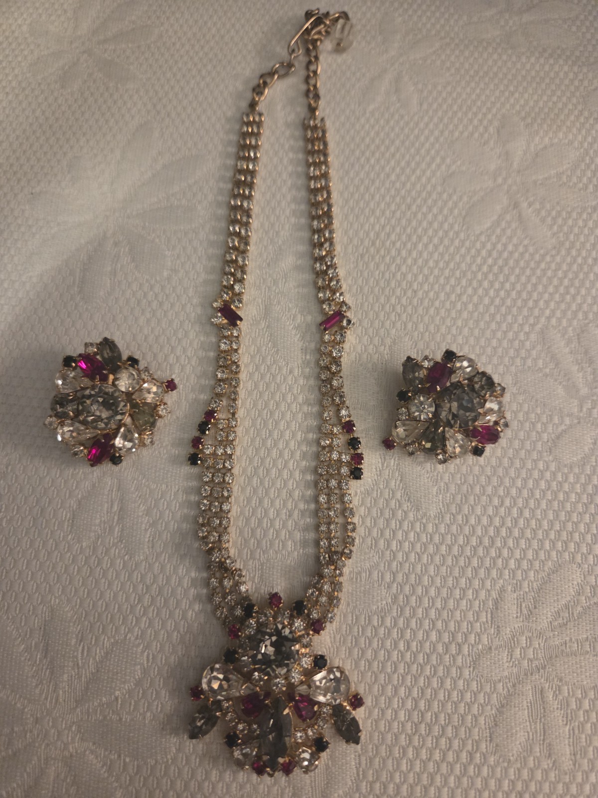 RARE Vintage Signed \'Hobe\' 1957\' Rhinestones/Cabochen Necklace & Clip Earrings