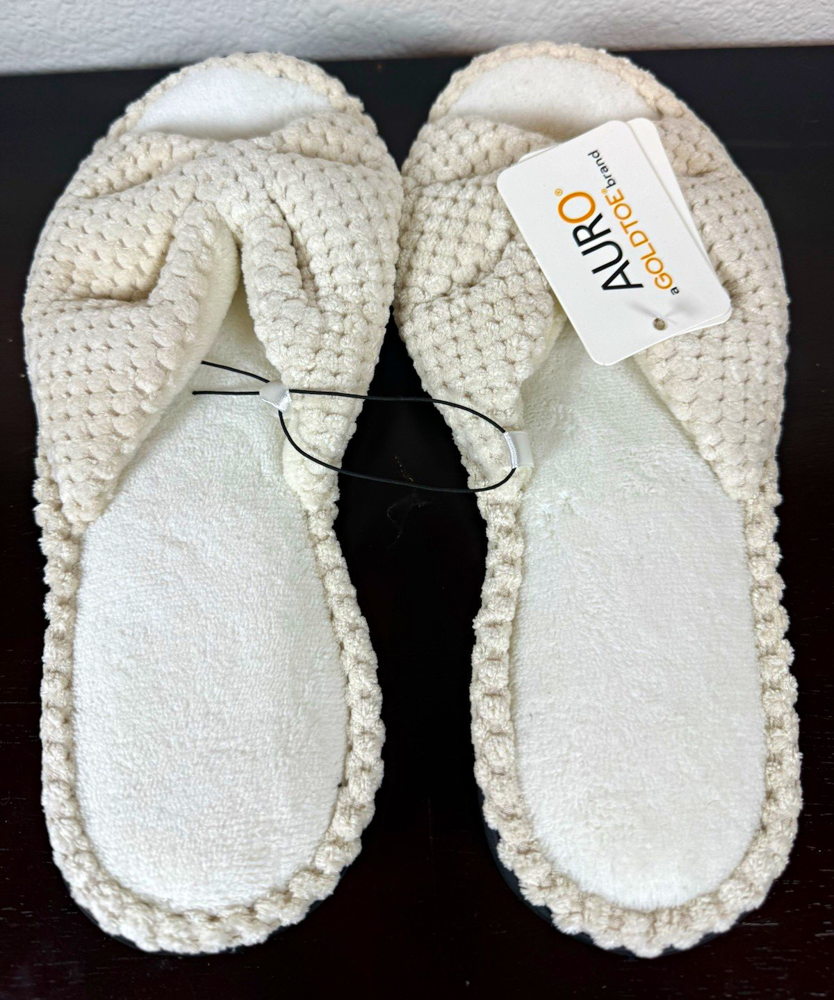 AURO a GOLDTOE brand Cozy Faux Fur Slip-On Slippers Beige 10.5 M Non-Slip