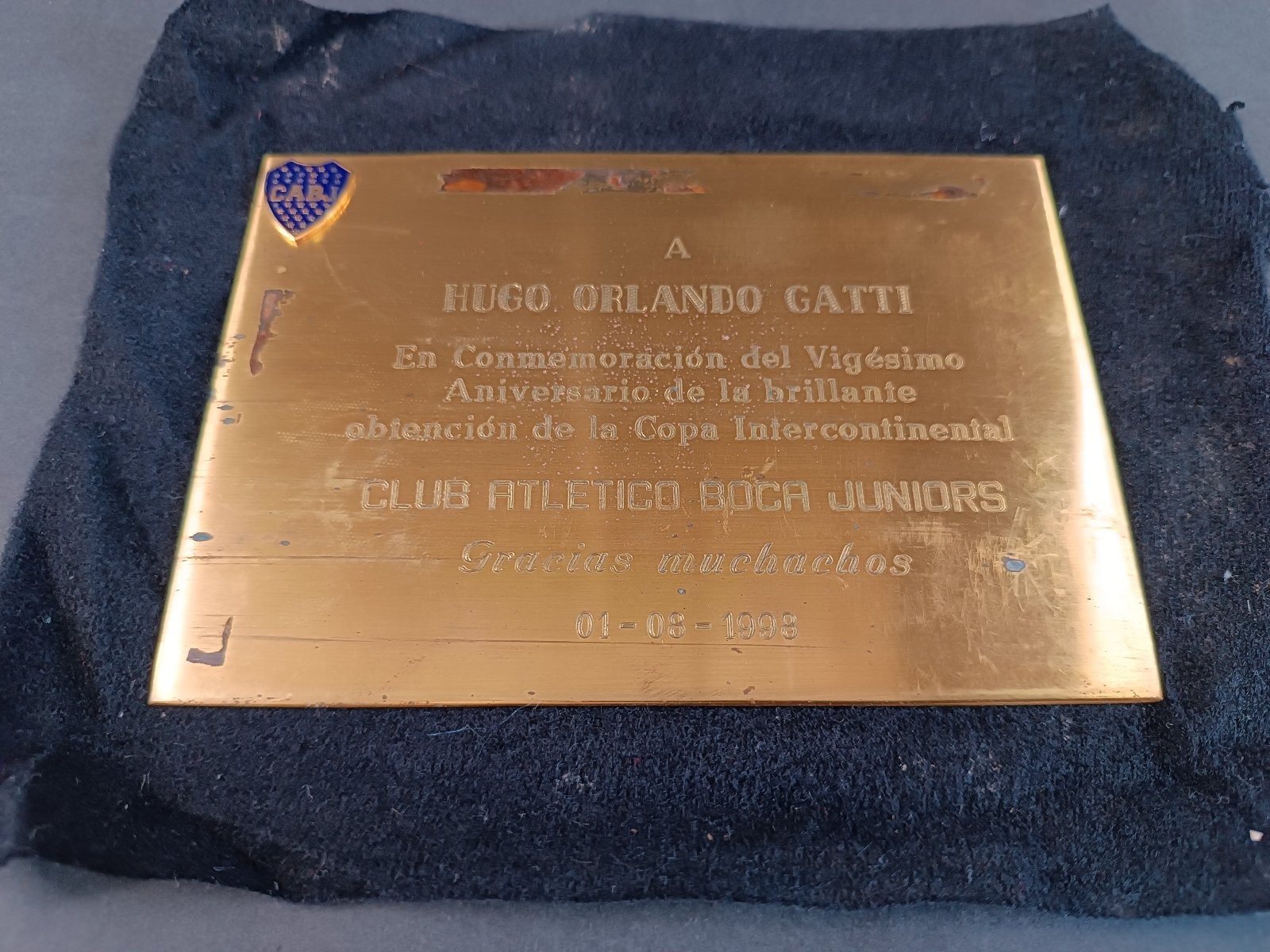 Boca Juniors Plaque to Hugo Orlando Cats Intercontinental Cup August 1, 1998