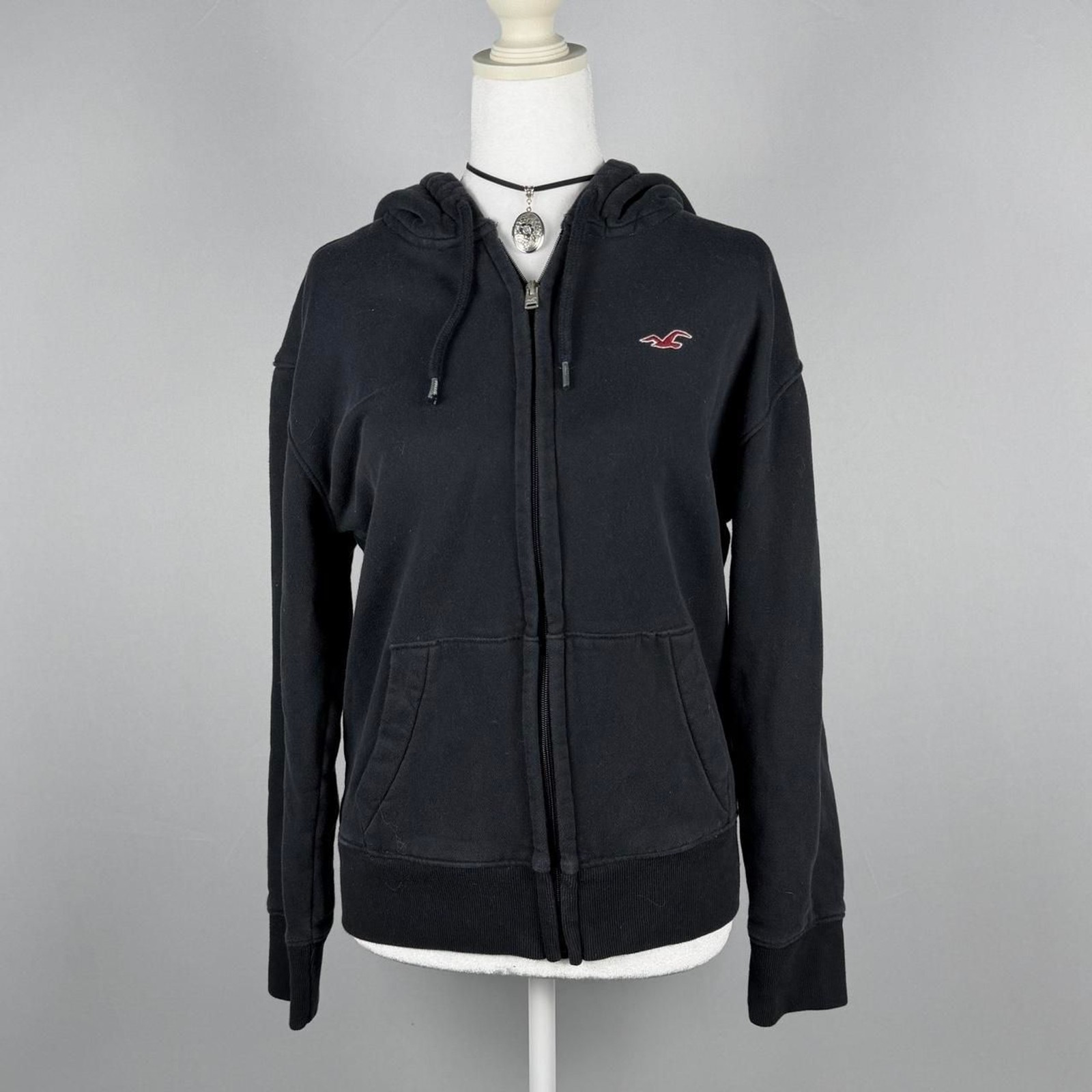 Hollister-co Women\'s Black and Grey Hoodie