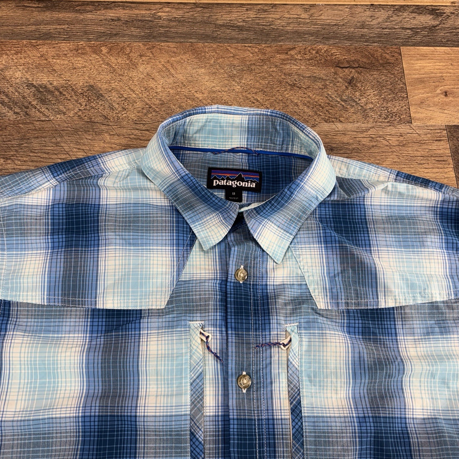 Patagonia Sun Stretch Shirt Mens Medium Blue Plaid Fishing Vented Short Sleeve