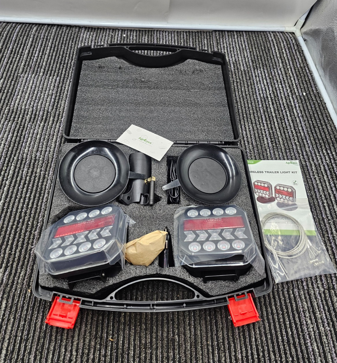 Agrieyes AG-T312 USB-C Wireless Adjustable Magnetic Trailer Lights w/ Case