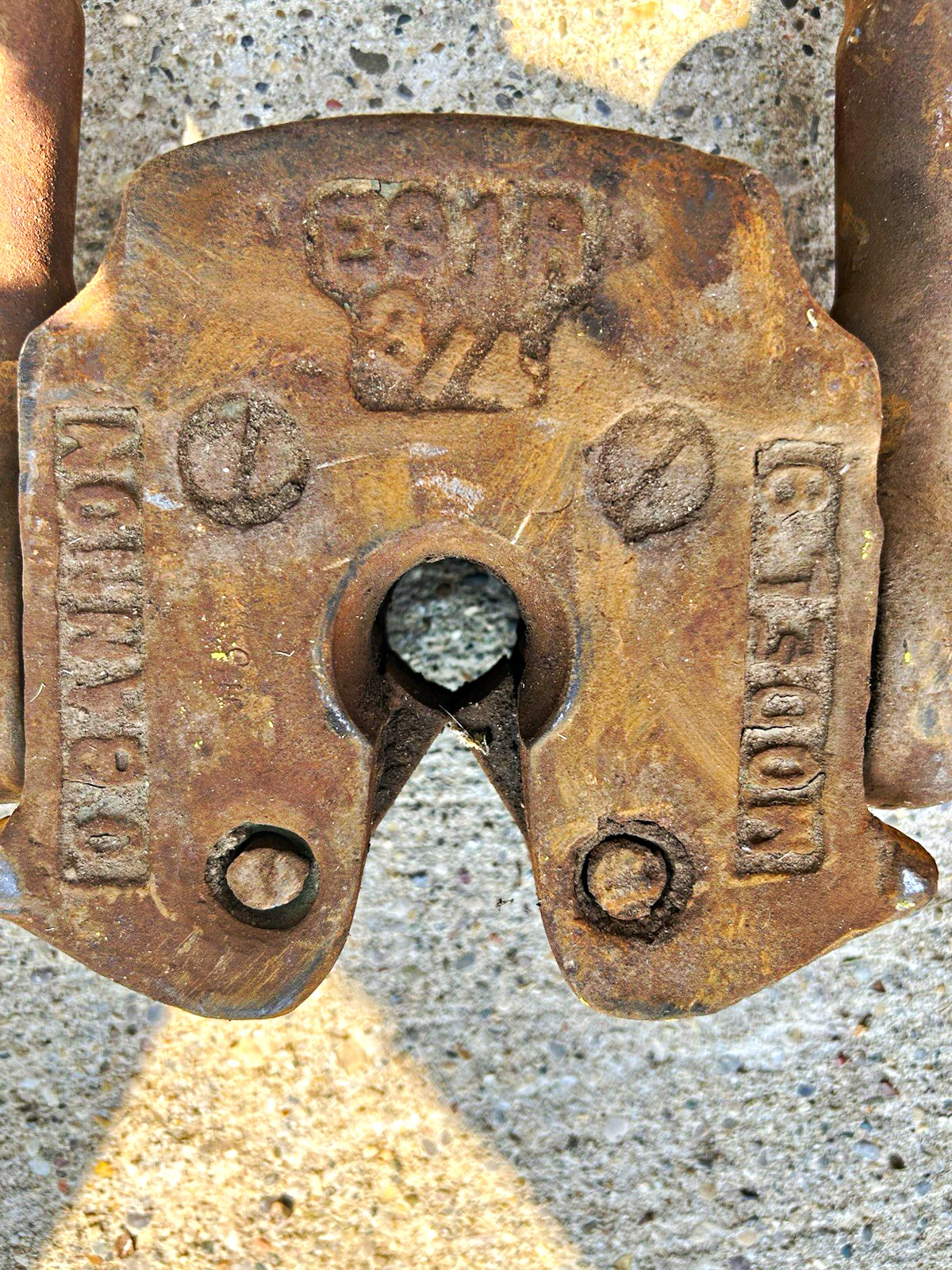 Merrill Bros 33 VOLZ Heavy Duty Lifting Rigging Clamp w/ Shackle, USA Marked Merrill Bros 33 VOLZ Heavy Duty Lifting Rigging Clamp w/ Shackle, USA Marked